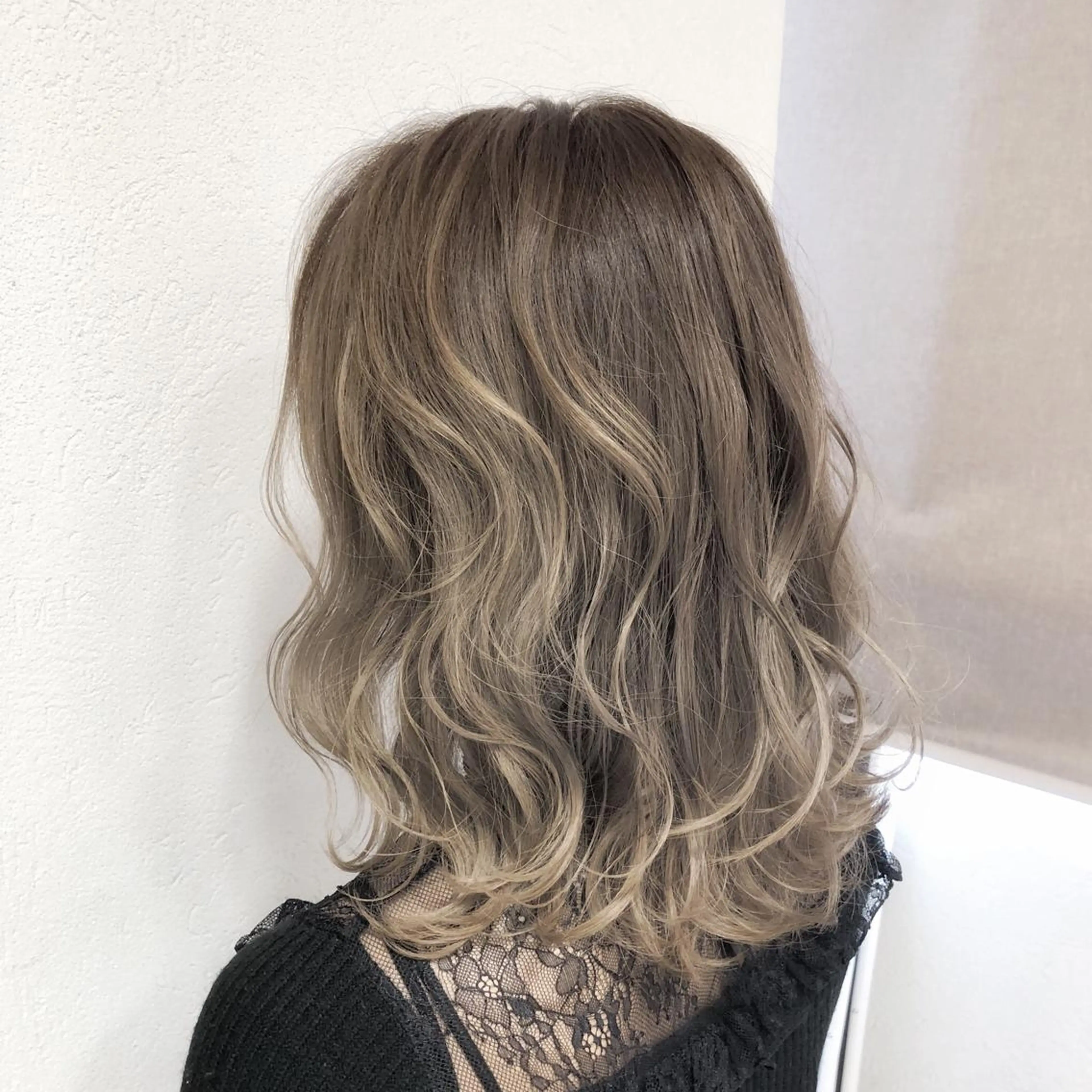 ミディアム カラー パーマ ヘアアレンジ メンズ キッズ ネイル マツエク・マツパ メンズバレイヤージュ バレイヤージュ レイヤーカット biscohair 髪にドラマを。のヘアスタイル