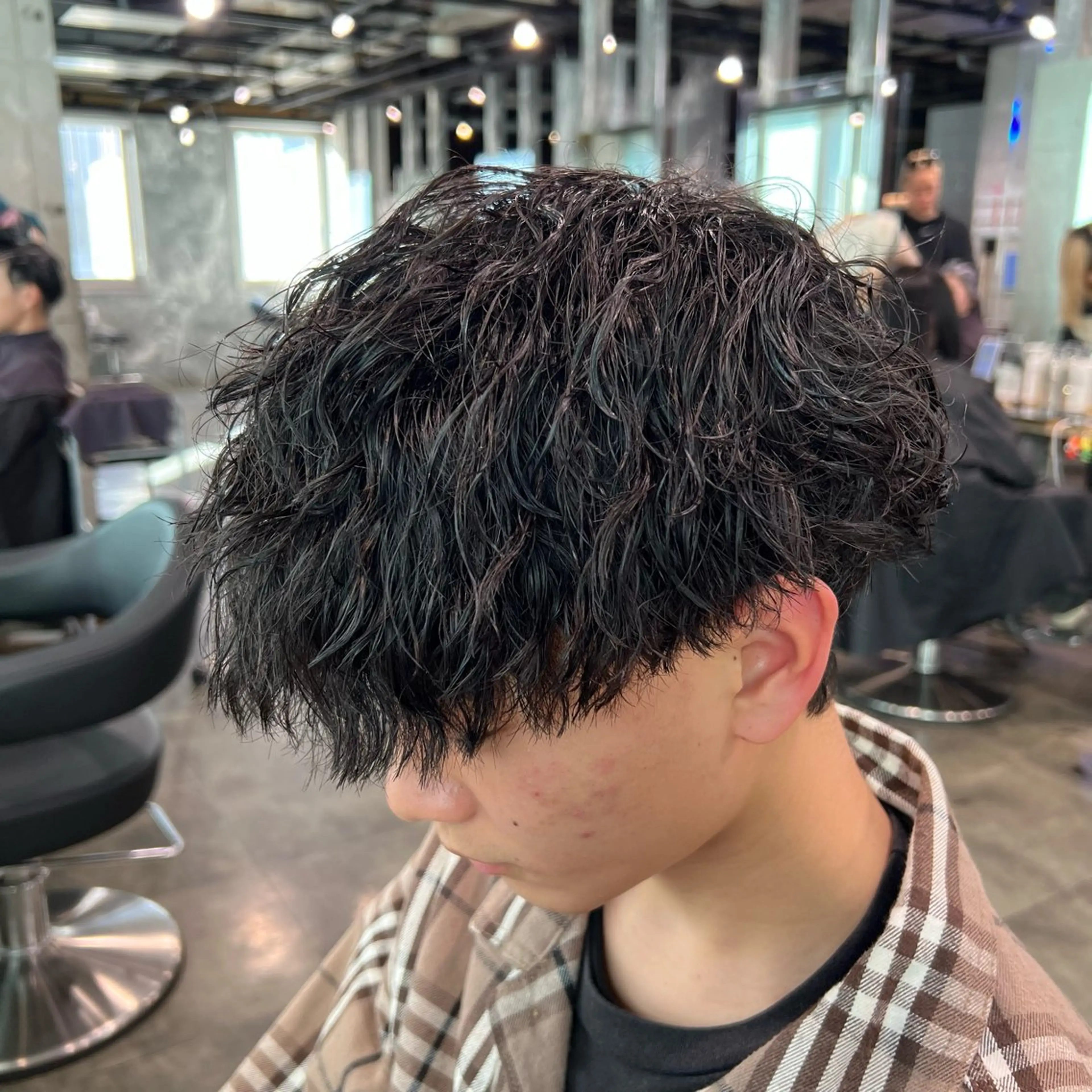 ショート カラー パーマ ヘアアレンジ メンズ キッズ アップバング センターパート マッシュウルフ マッシュ メンズパーマ 🥣大人っぽ韓国 スタイル🥣アヤノのヘアスタイル