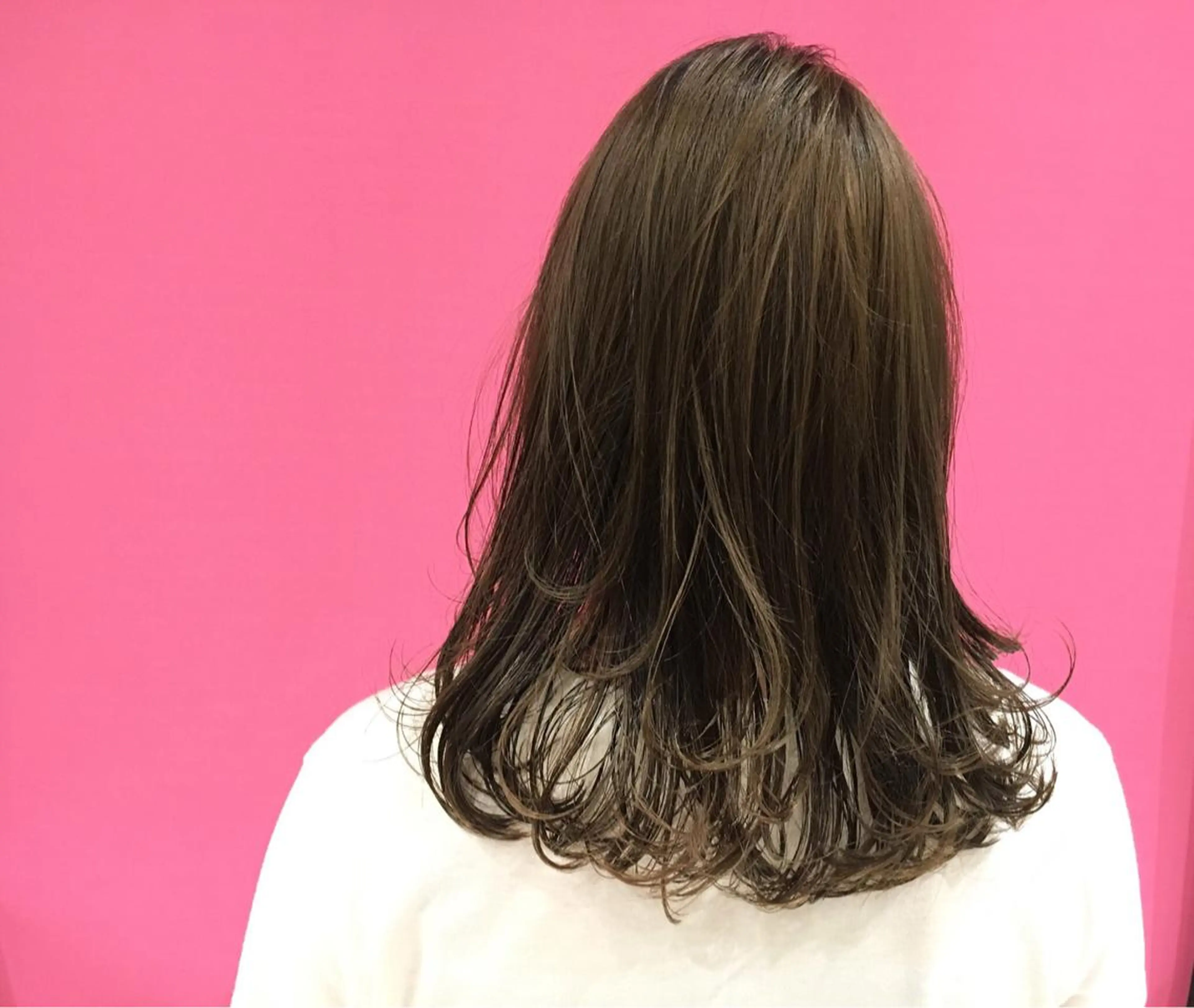 カラー 野上 綾香のヘアスタイル