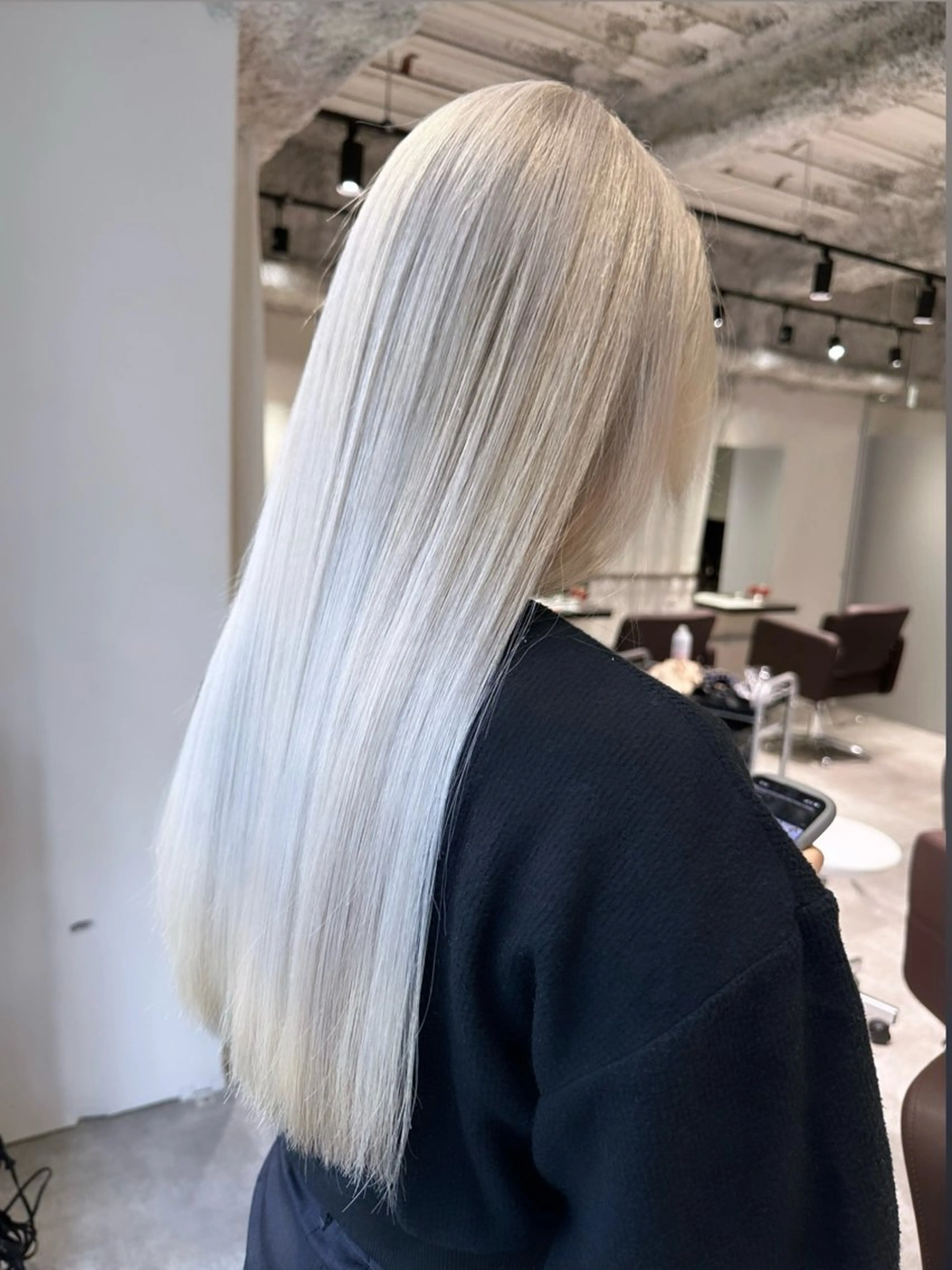 ロング カラー ブリーチ 透明感カラー ハイトーンカラー シルバー ホワイトシルバー 服部遥斗/大阪心斎橋 /ハイトーン／カラーのヘアスタイル