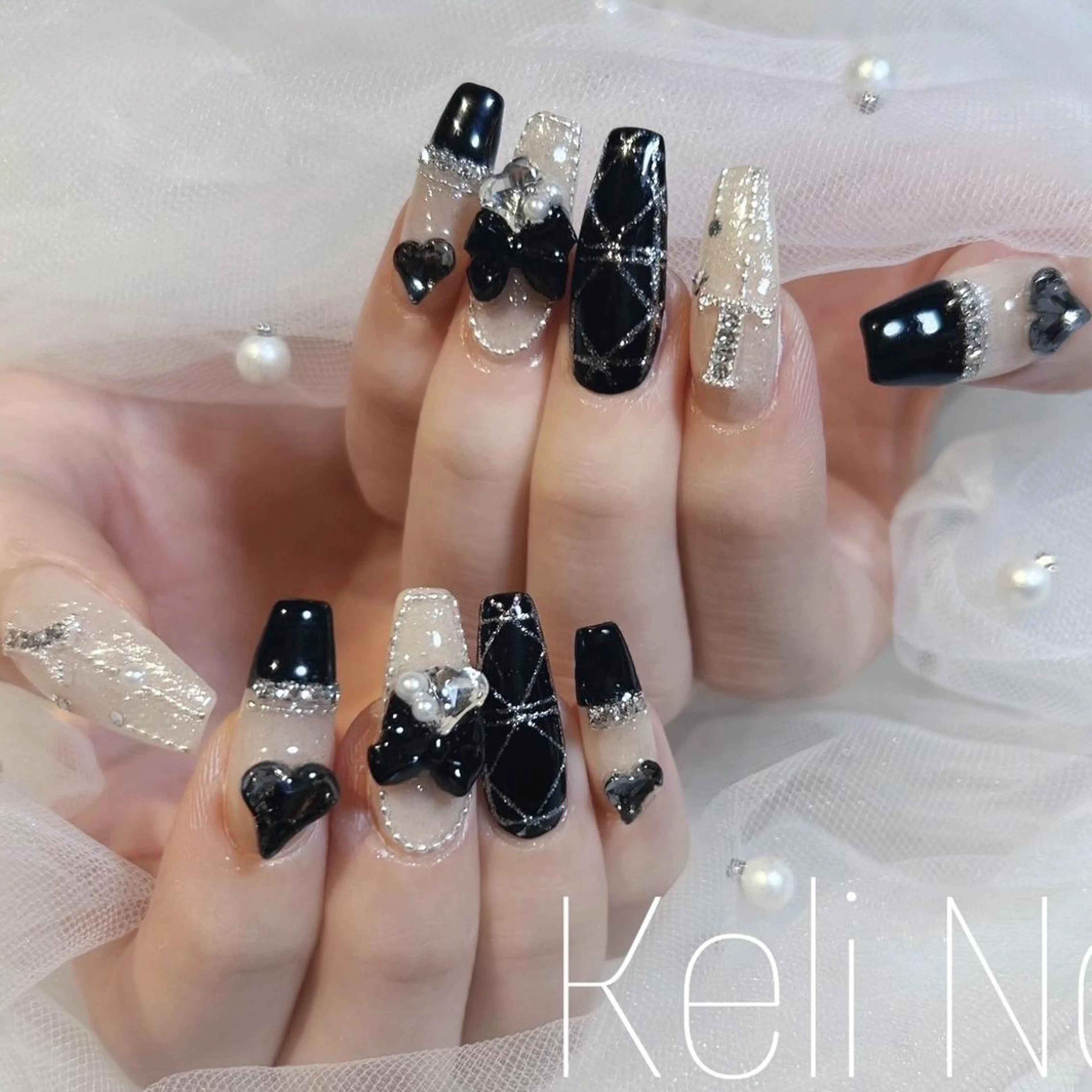 ネイル ハート キラキラネイル リボン ワンホンネイル 冬ネイル ハンドネイル ぷりゅねる 心斎橋のネイルデザイン