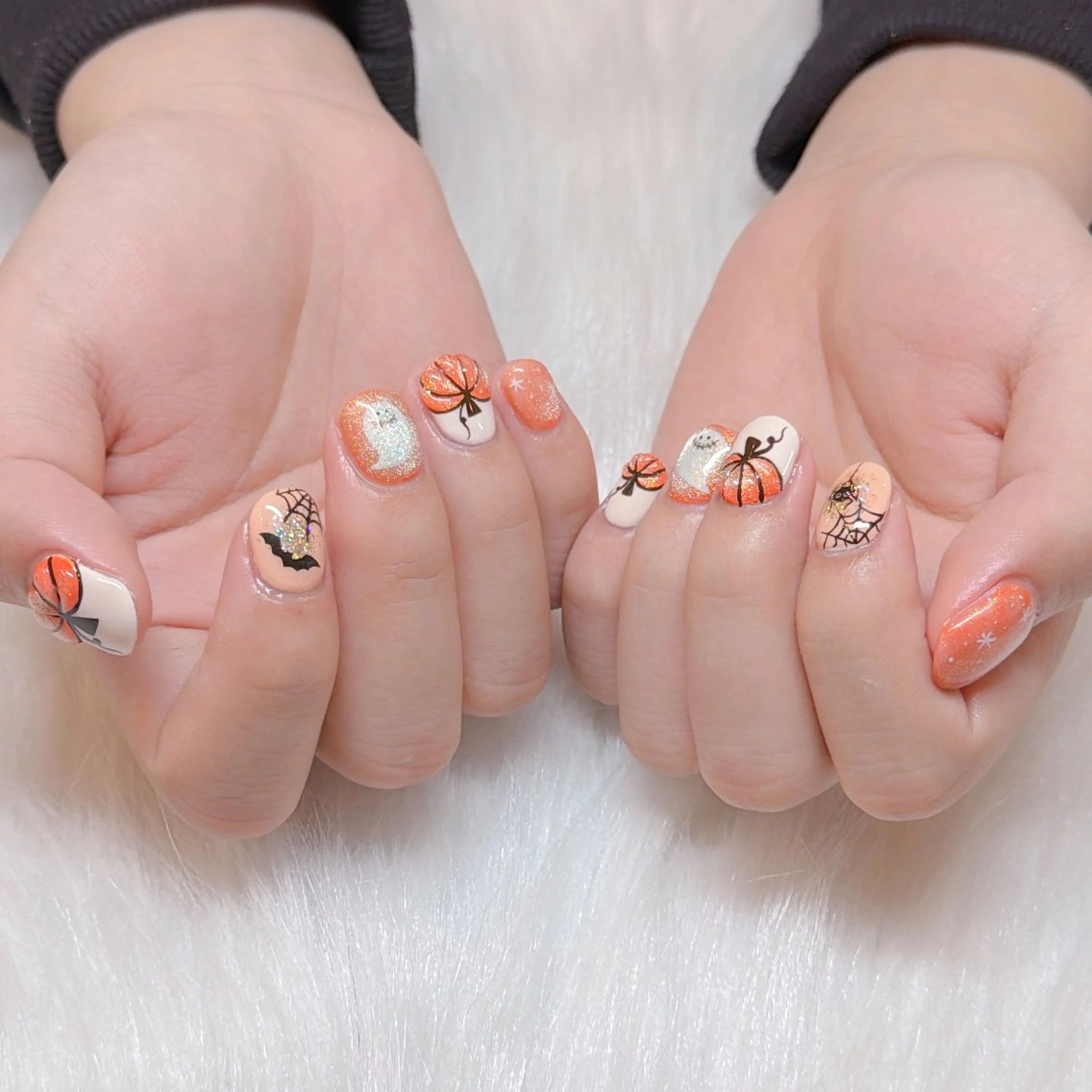 ネイル アートネイル ハロウィン キラキラネイル マグネットネイル オレンジ ハンドネイル ラクロレ ニナ🎀 中野駅徒歩5分🐾のネイルデザイン
