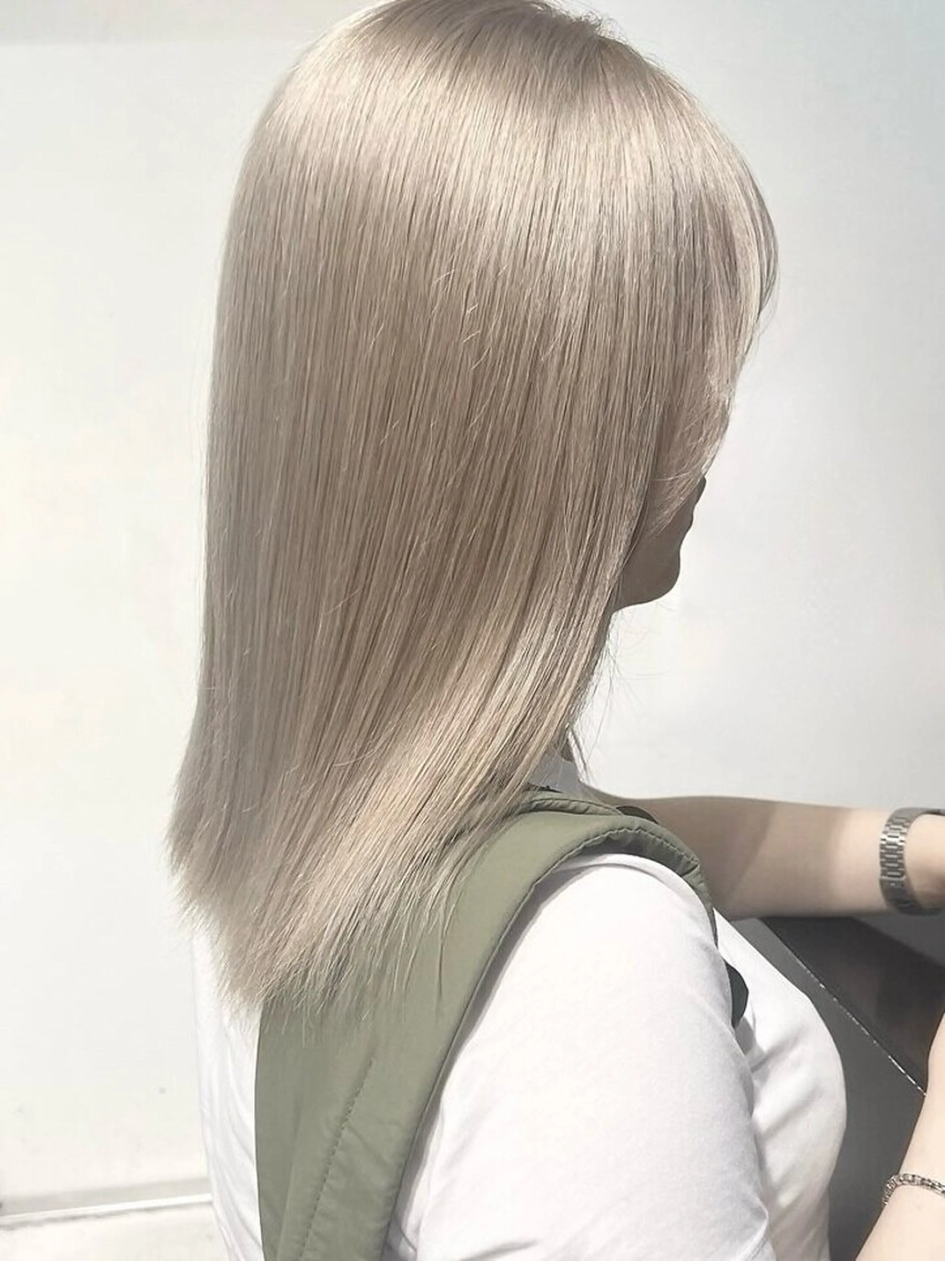 カラー ブリーチ ブロンド ホワイトブロンド ヘアカラー トリートメント カットモデル募集中/ 原宿/MOENOのヘアスタイル