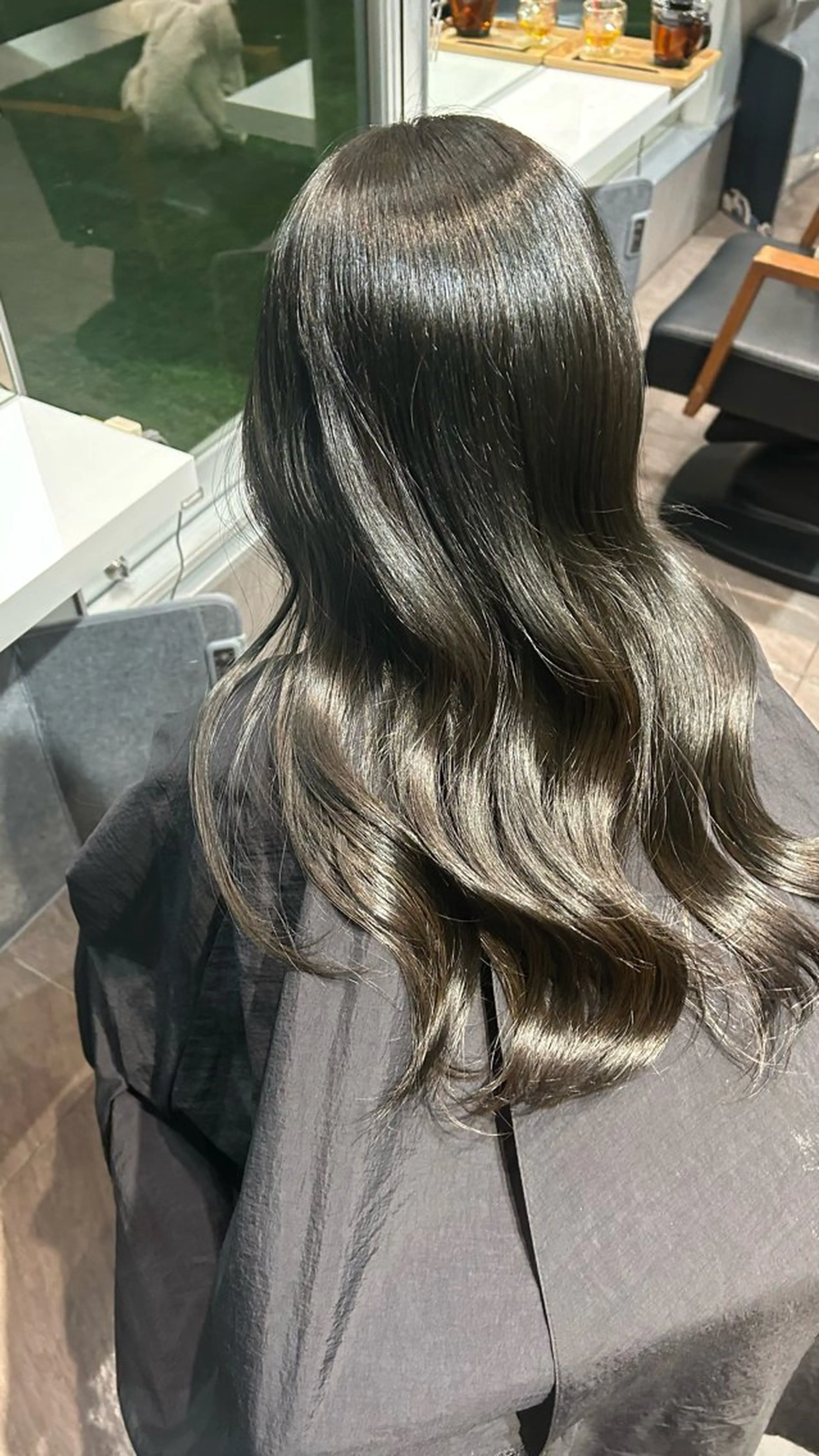 ロング カラー グレージュ オリーブグレージュ オリーブグレー ヘアカラー 大阿久 華恋のヘアスタイル