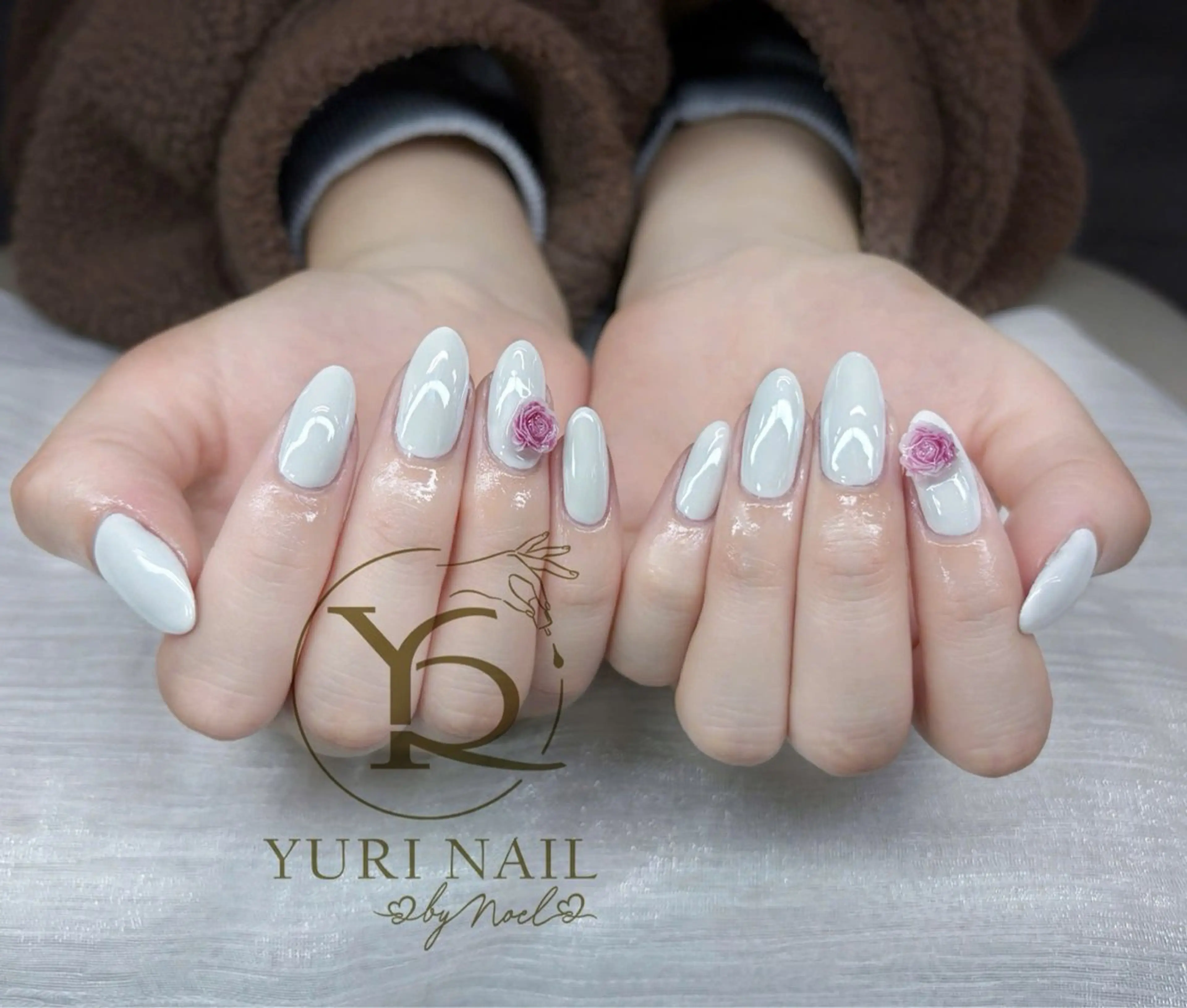 ネイル オーロラネイル ブルー チークネイル フットネイル フレンチネイル ハンドネイル フットネイル ハンドケア YURI Nail NARITAのネイルデザイン