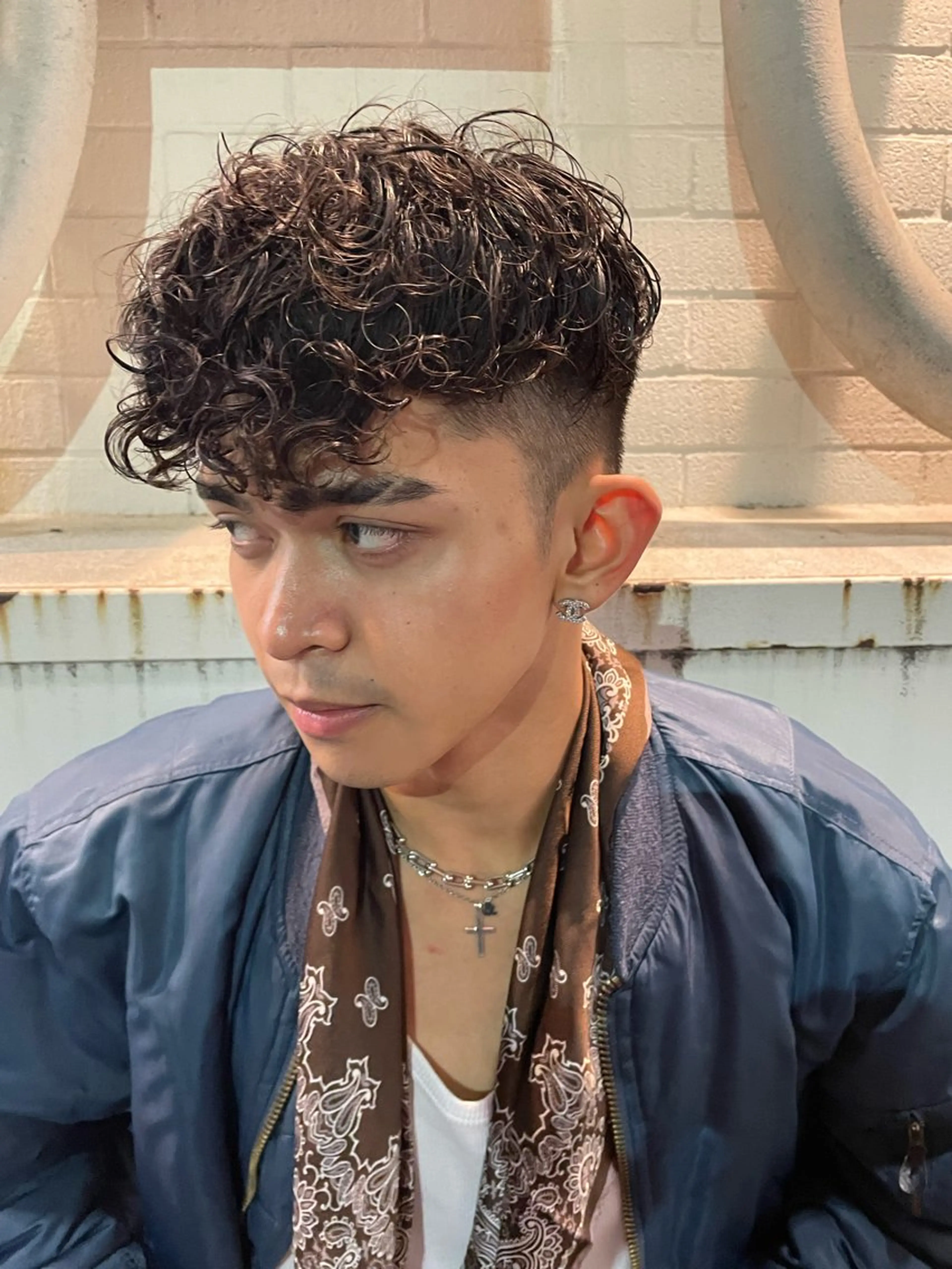 ミディアム カラー パーマ ヘアアレンジ ミディアムパーマ ブリーチ 外国人風カラー ウルフカット ツイストパーマ 新宿メンズパーマ ヨモギダのヘアスタイル