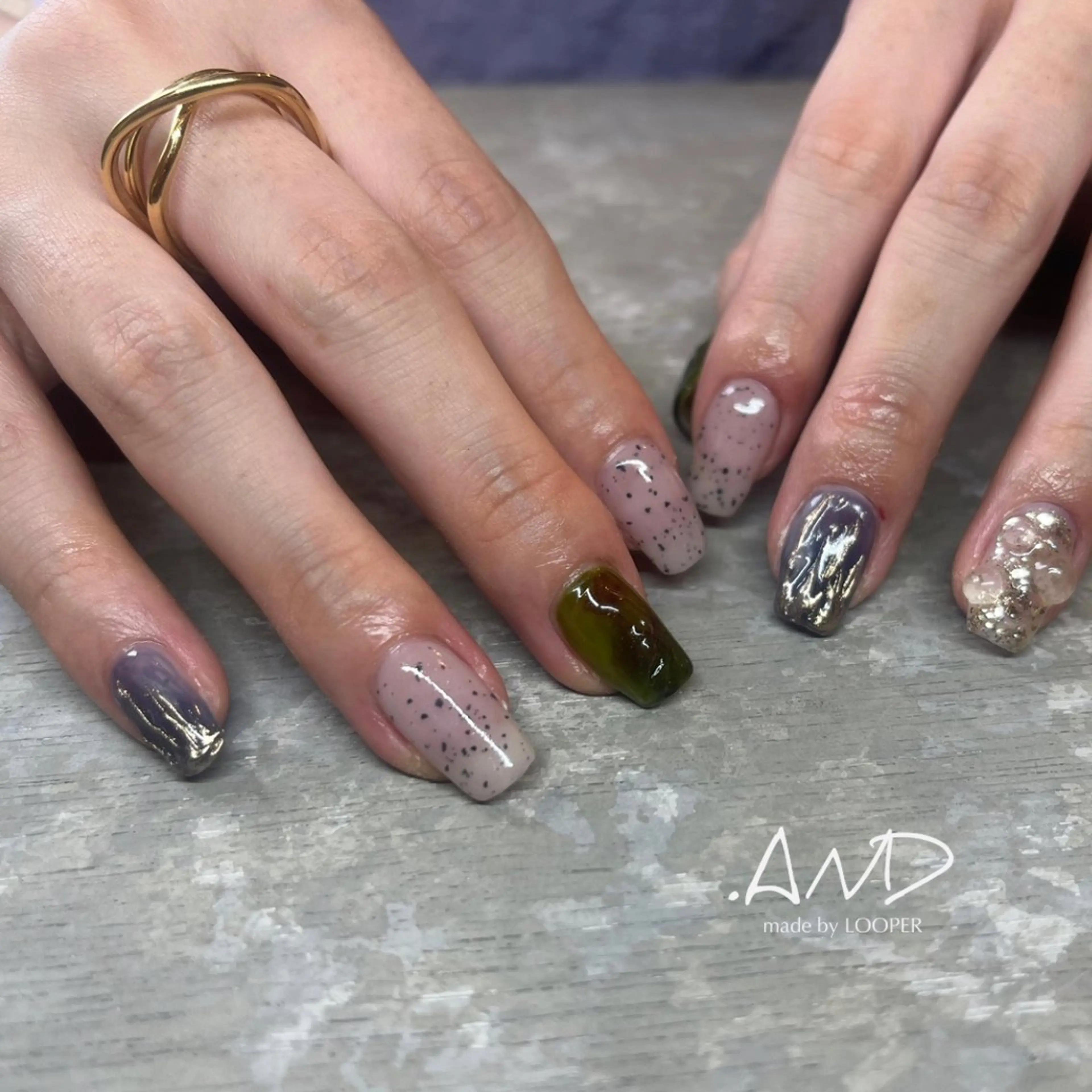 ネイル アートネイル ジェルネイル ニュアンスネイル ハンドネイル LOOPER所属・mzh ...のネイルデザイン