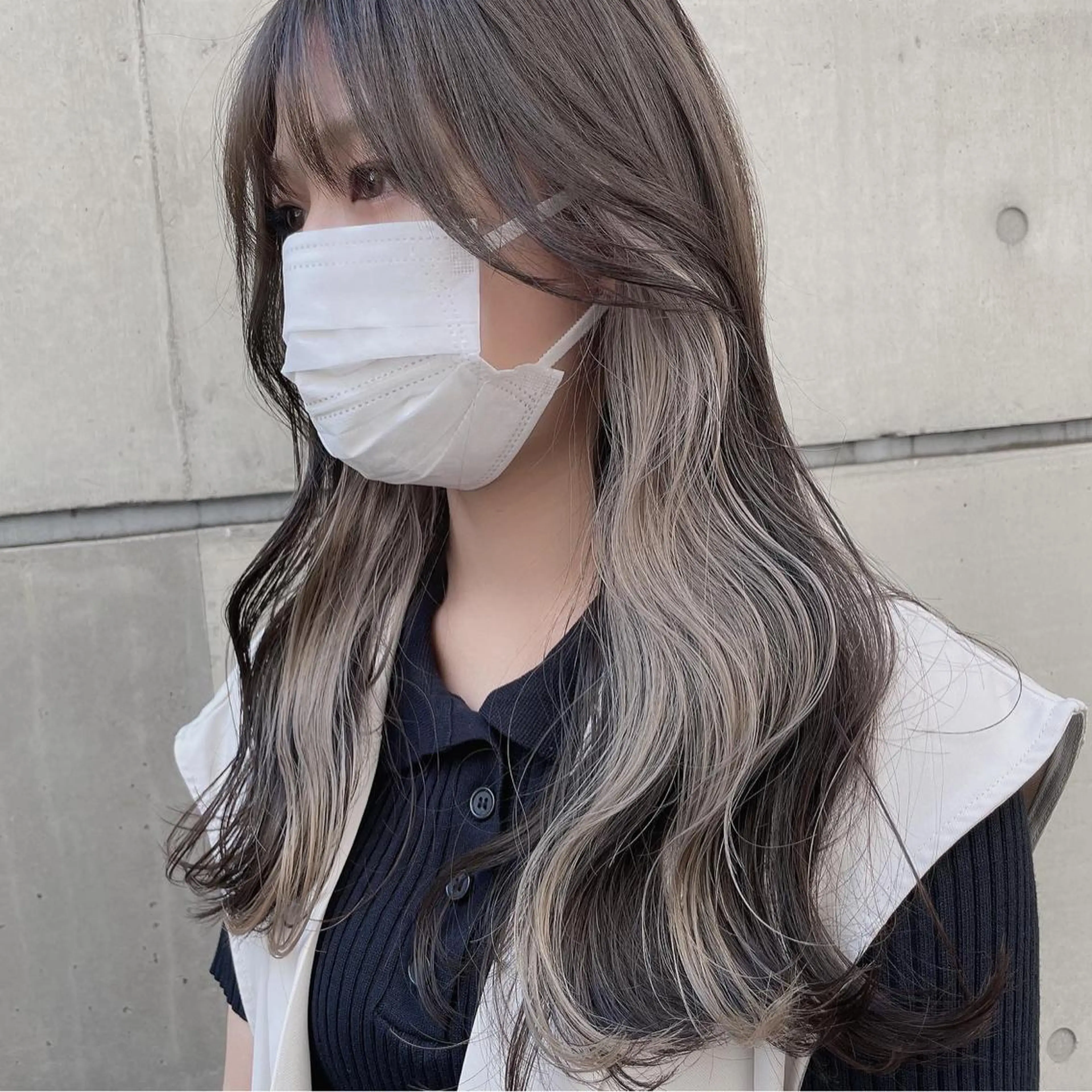 ロング カラー レイヤーカット 透明感カラーのヘアスタイル