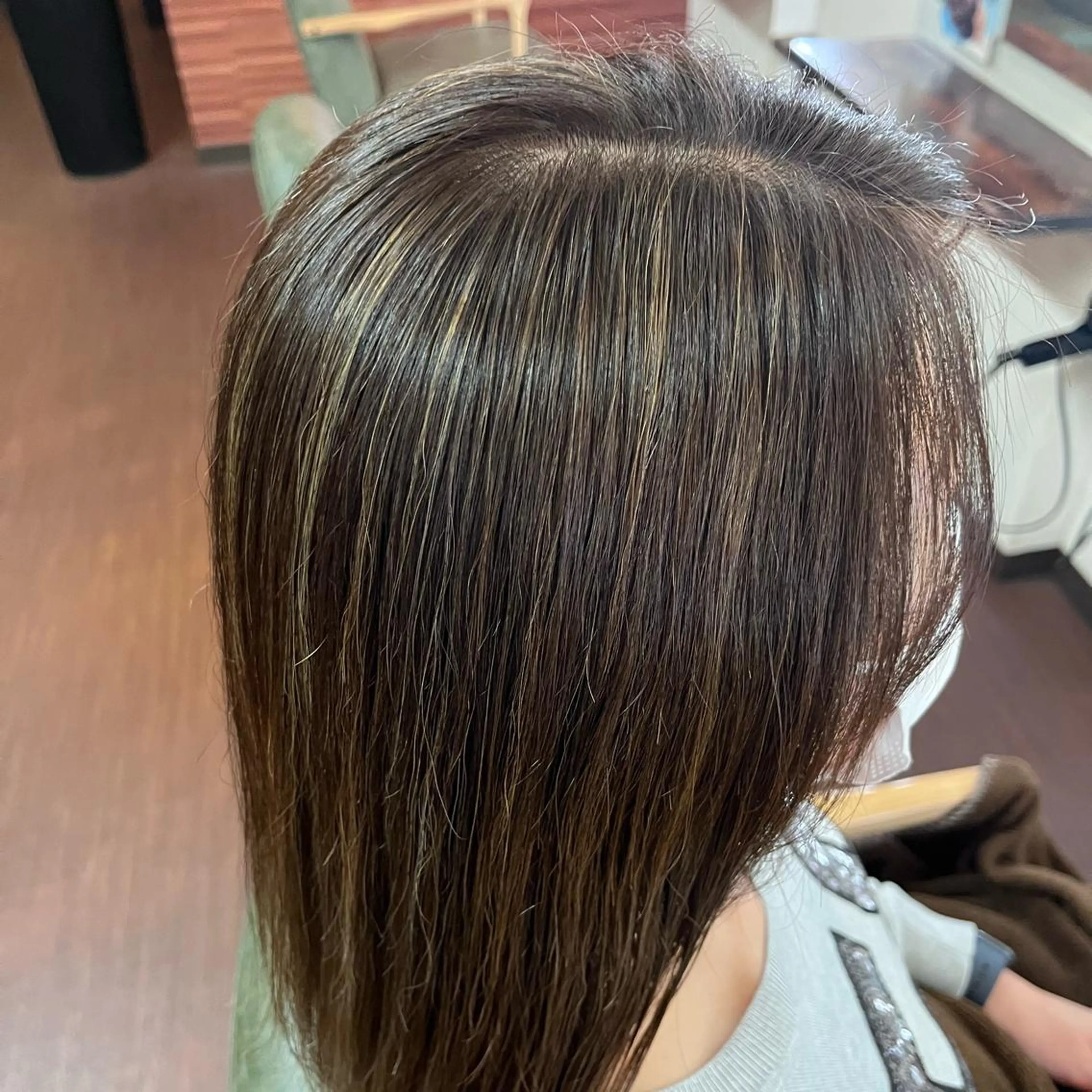 ミディアム ミディアムパーマ 顔周りカット 外国人風カラー ハイライト トリートメント カット ヘアカラー トリートメント Glanz hair 坂牛匠のヘアスタイル