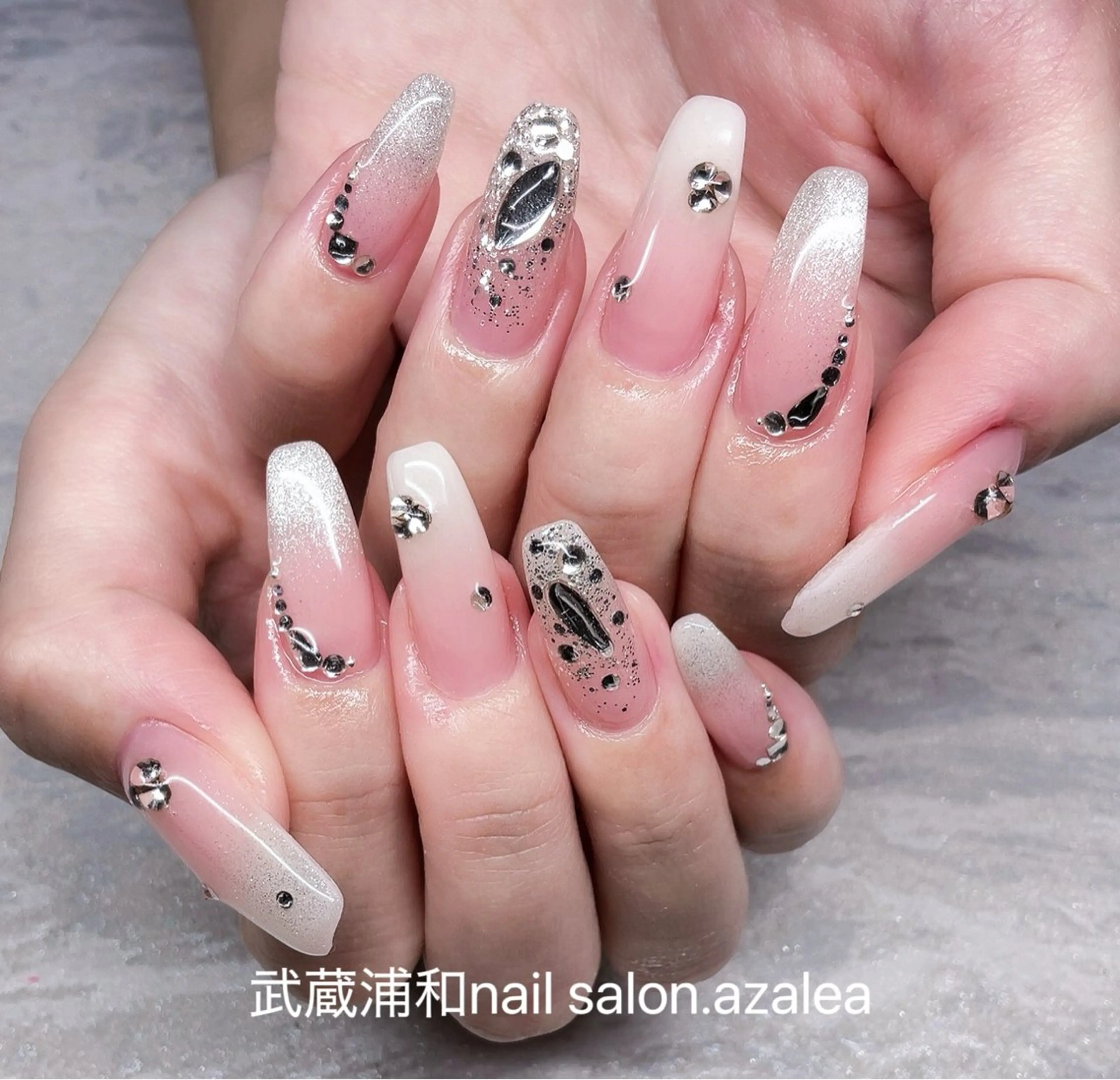 ネイル ハンドネイル R inのネイルデザイン