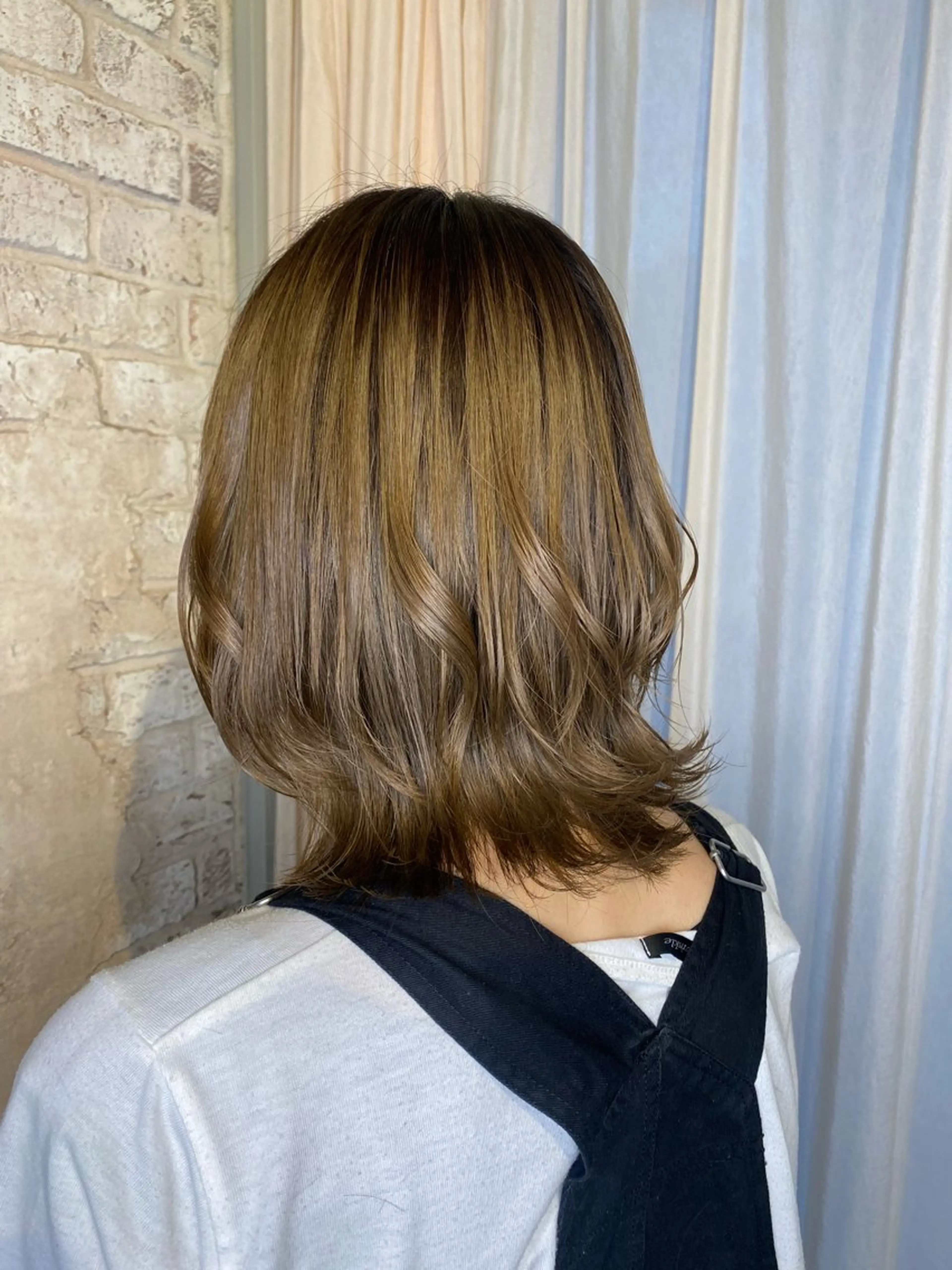 ミディアム レイヤーカット 氏家 桜のヘアスタイル