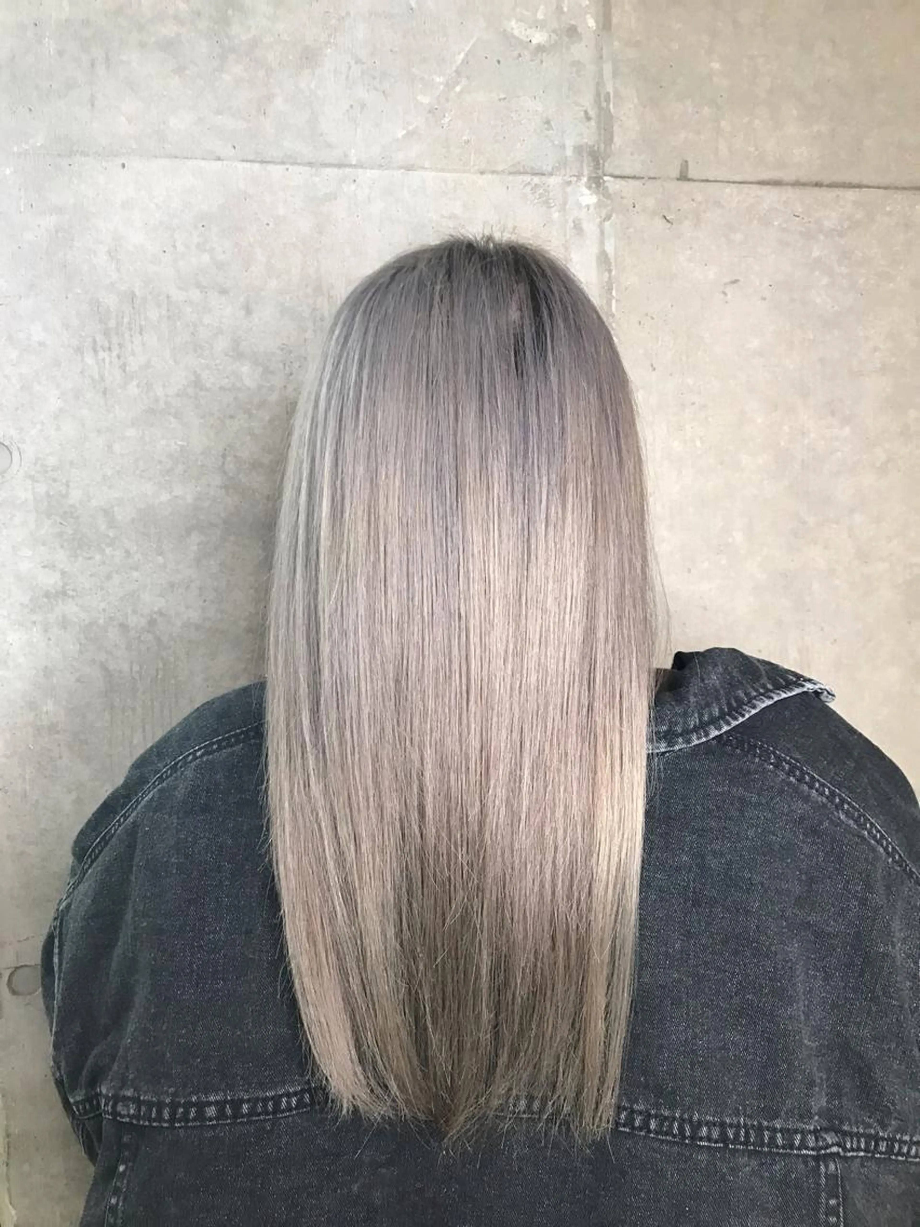 bleached color and treatmentの写真