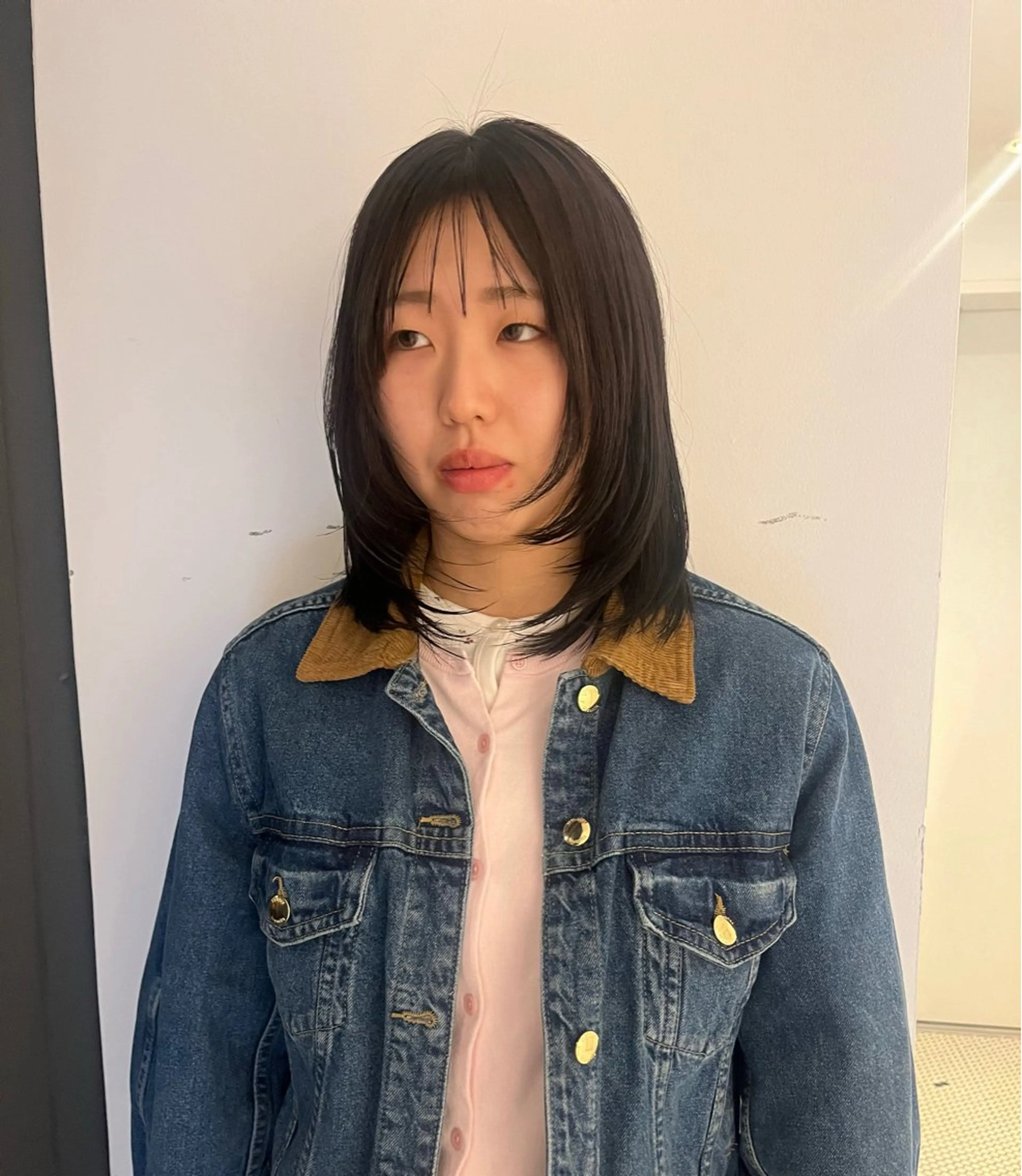 ミディアム カット ヘアカラー トリートメント あやか/ベージュ /透け感カラーのヘアスタイル