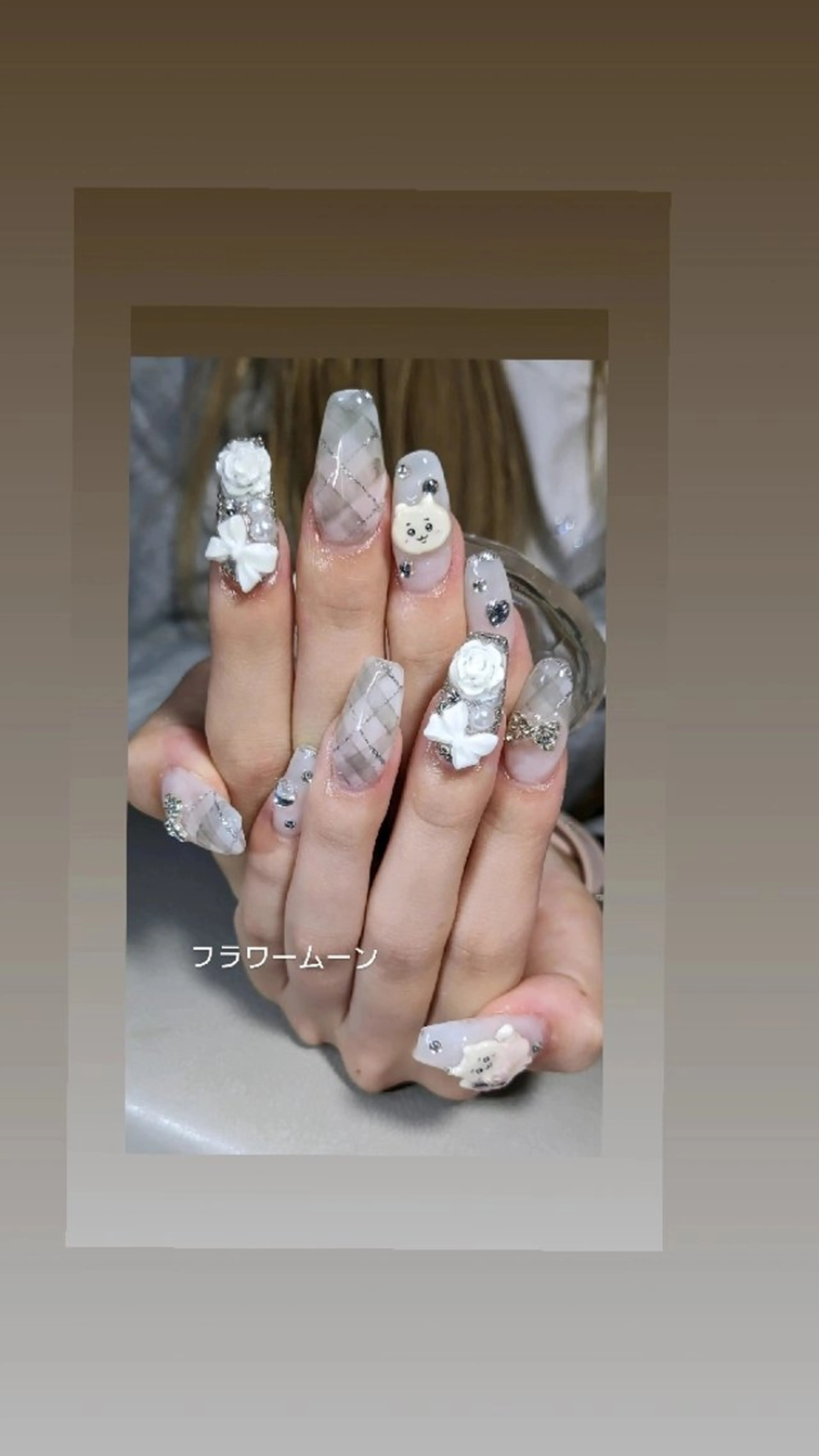 ネイル 持ち込み ハンドネイル ハンドケア フラワー ムーンのネイルデザイン