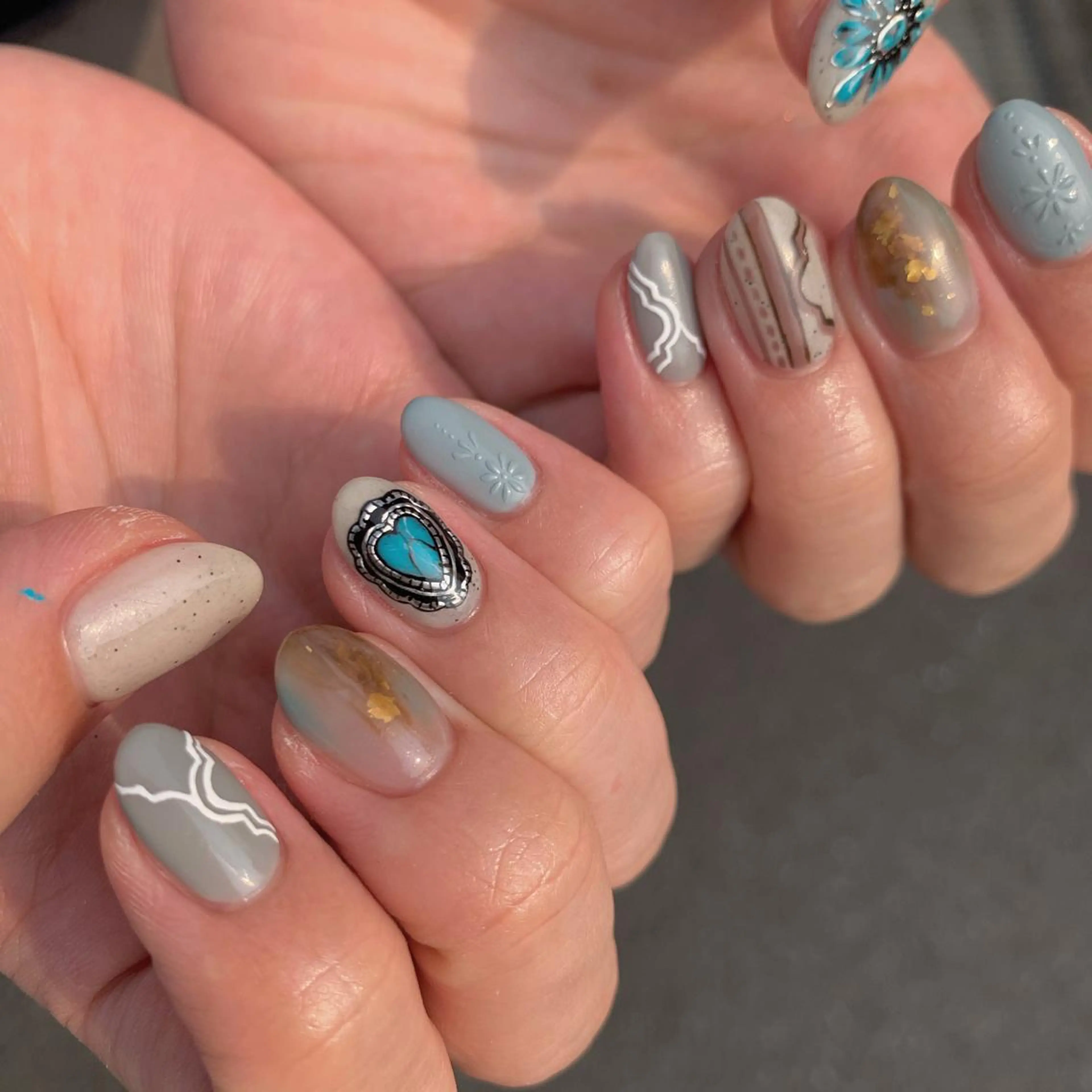 ミディアム カラー パーマ ヘアアレンジ メンズ キッズ ネイル マツエク・マツパ feey ⁑erinaのネイルデザイン