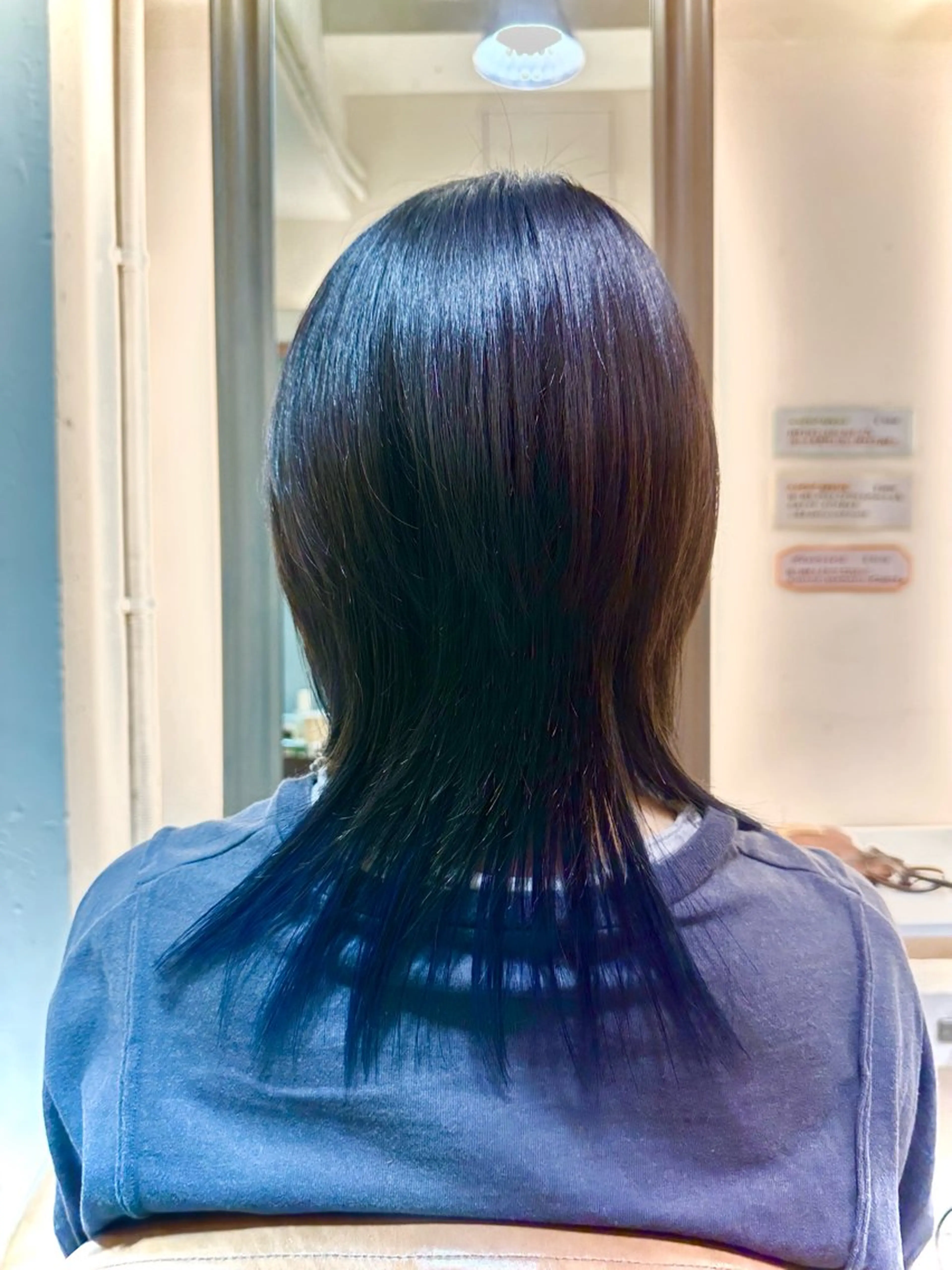 セミロング タツキ／レイヤー／ パーマ／艶カラーのヘアスタイル