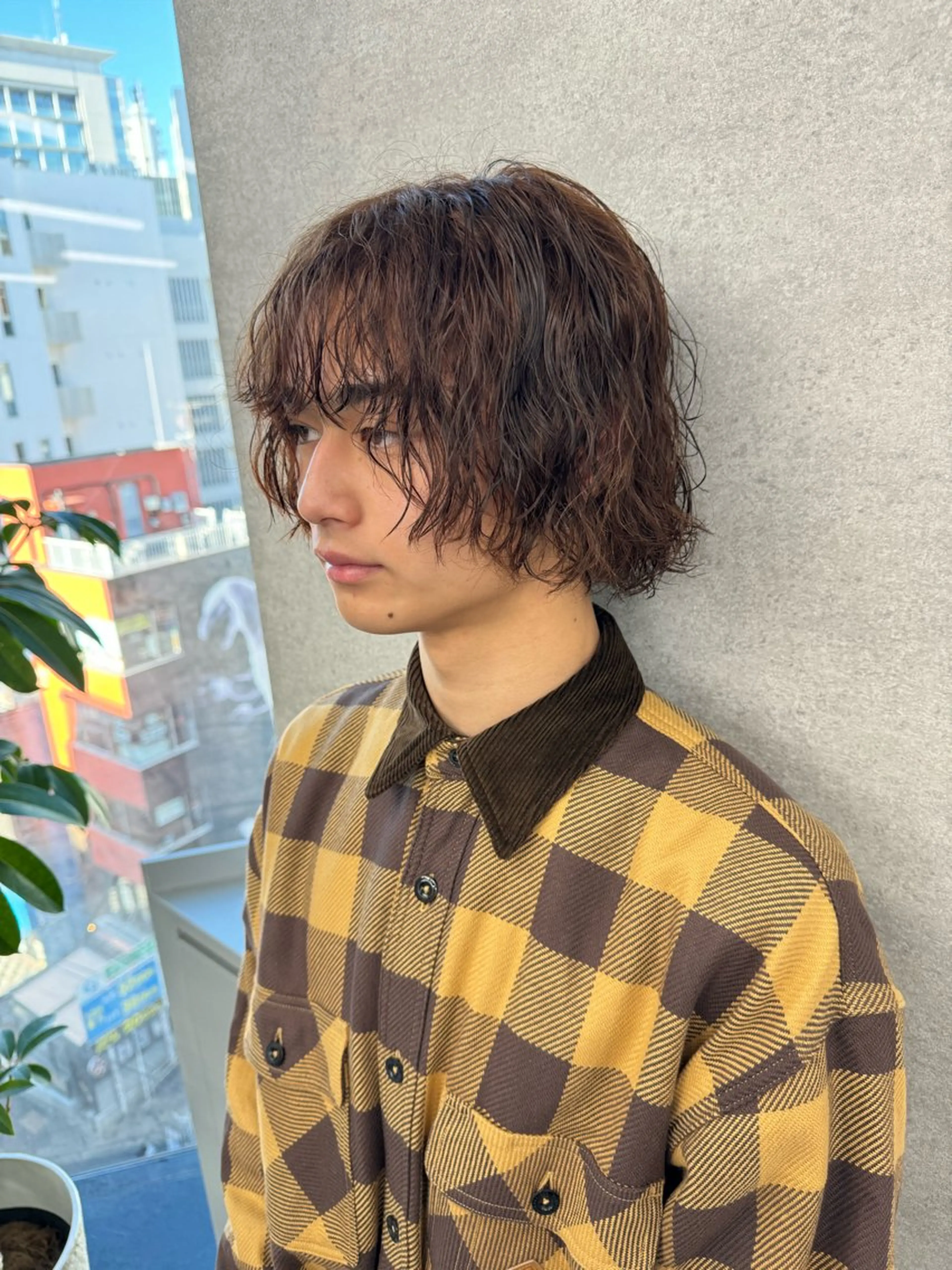 ショート カラー パーマ ヘアアレンジ メンズ メンズブリーチ センターパート メンズハイライト メンズハイトーン マッシュ スパイキー/フェザー /波巻き/かいとのヘアスタイル