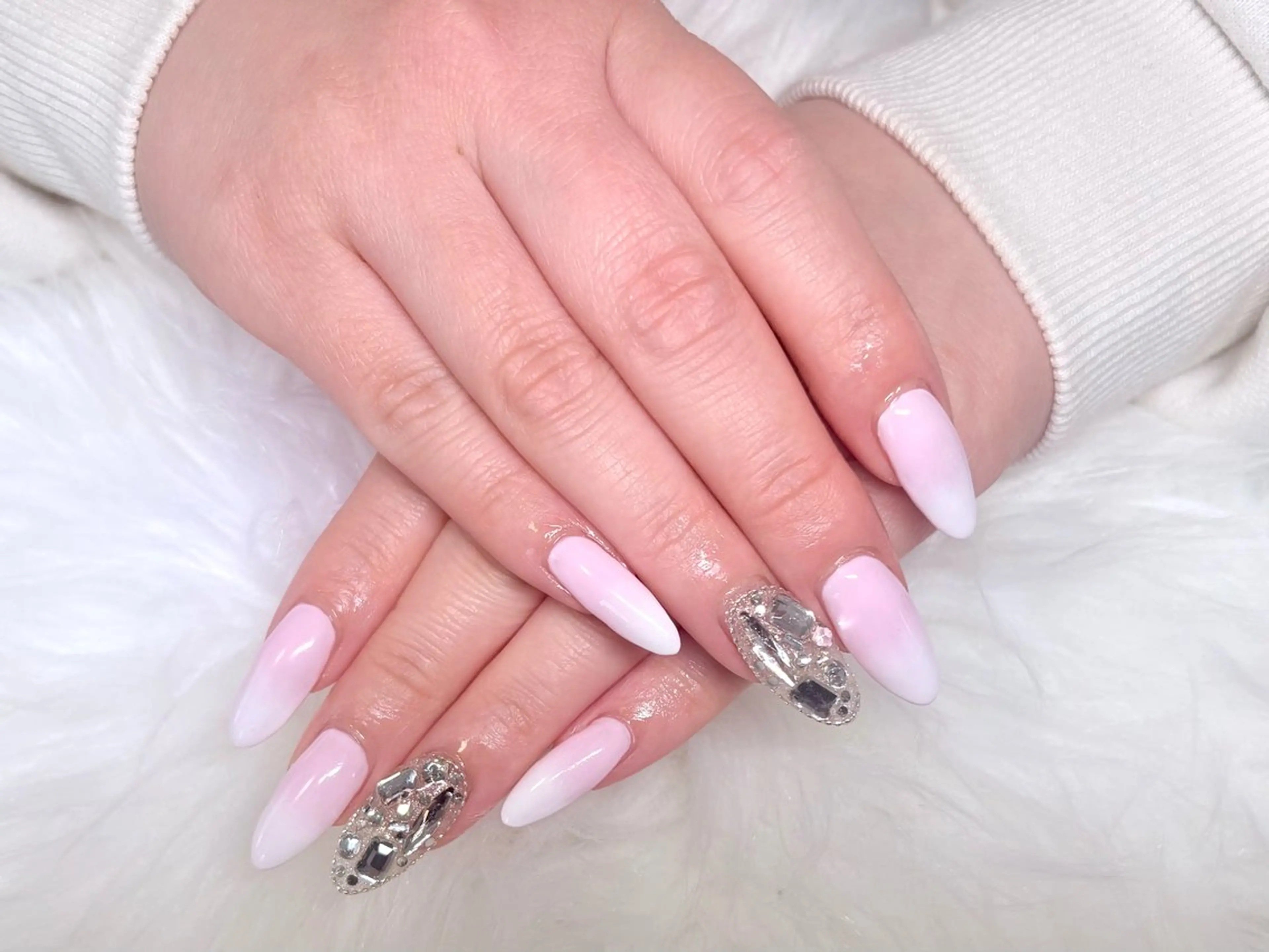 ネイル グラデーション ホワイト ハンドネイル Nailsalon Dahliaのネイルデザイン