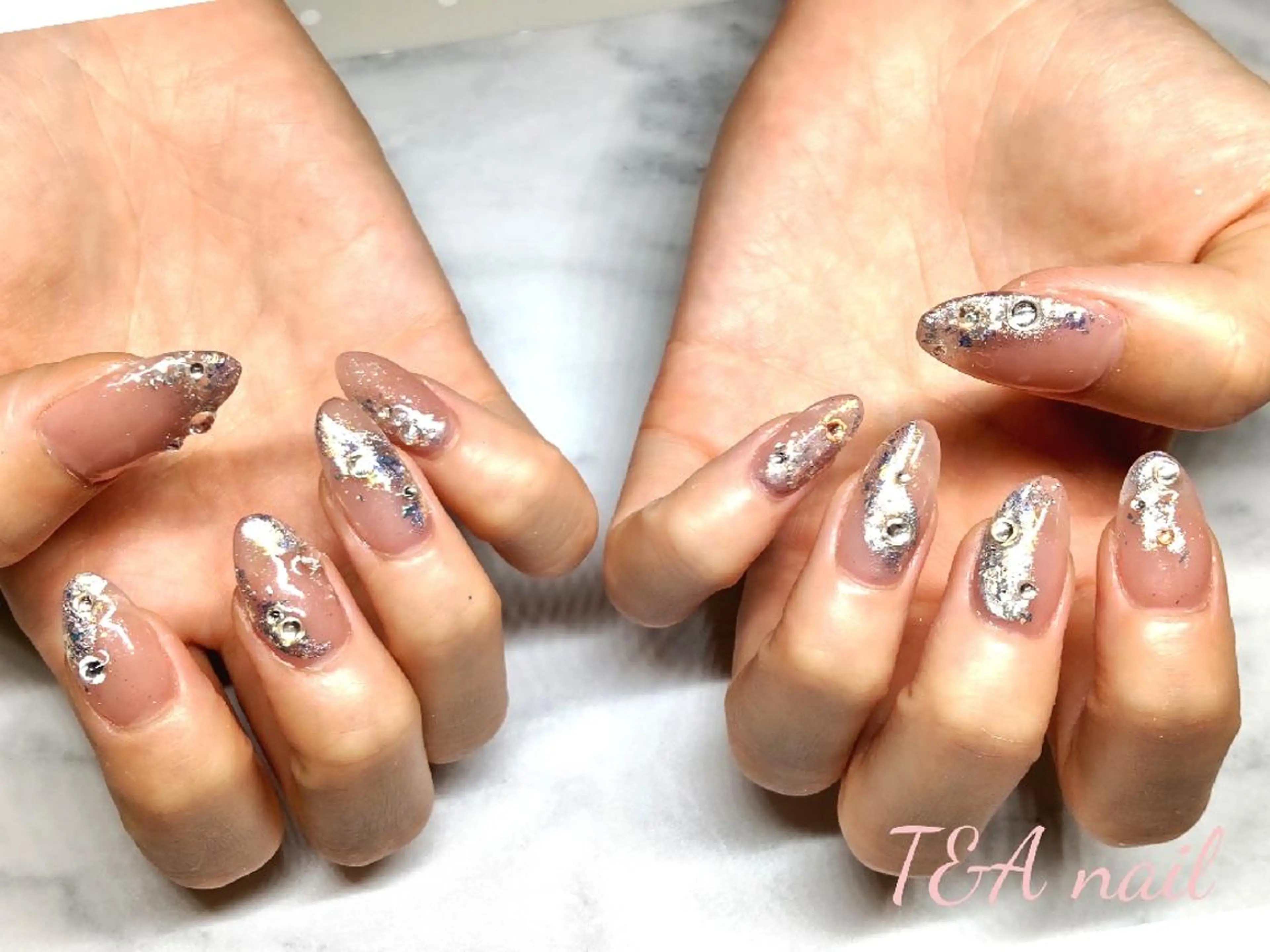 セミロング ネイル 長さ出し ジェルネイル キラキラネイル ニュアンスネイル スカルプネイル ハンドネイル T&A nailのネイルデザイン