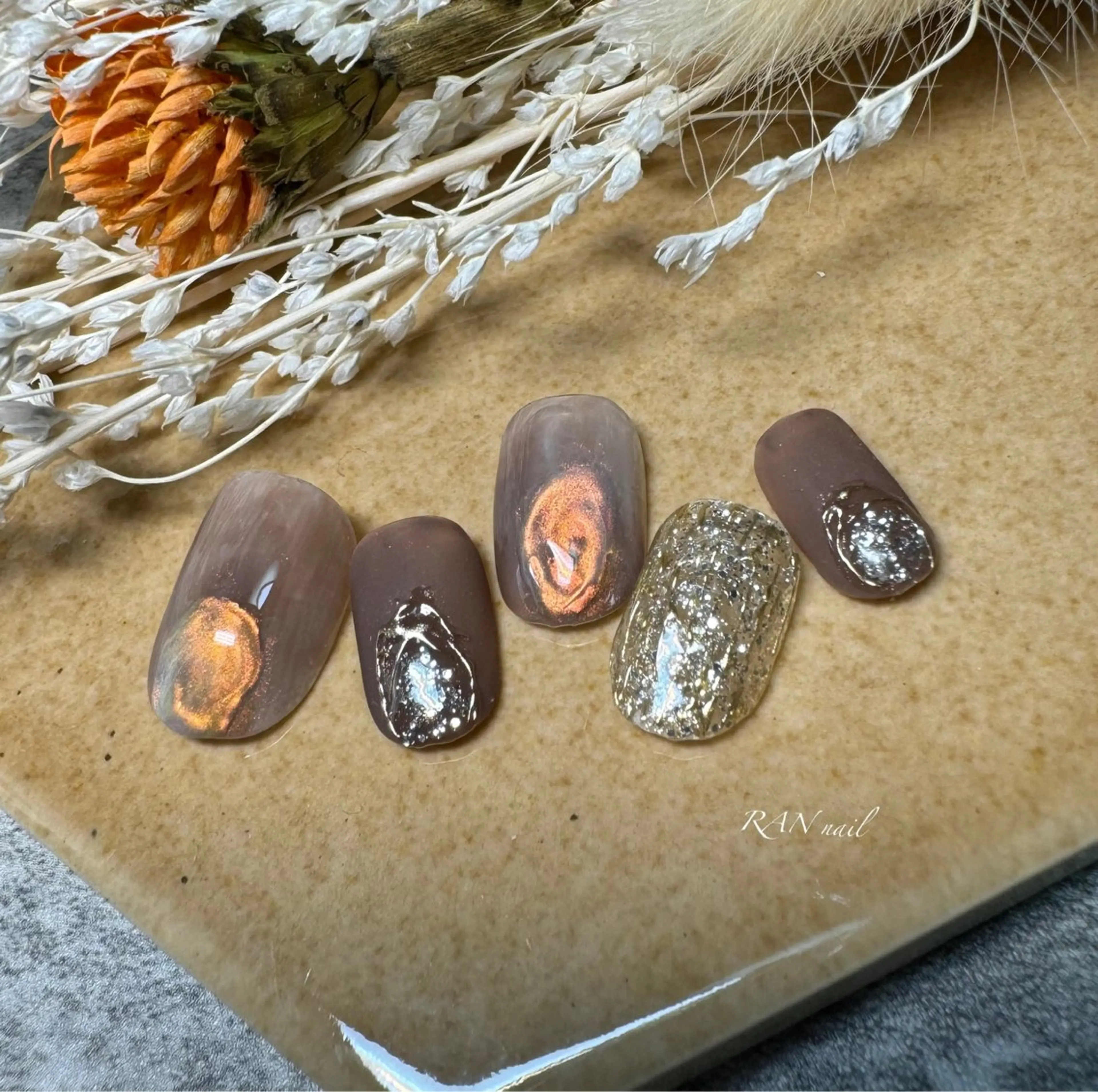 ネイル オーロラネイル ブラウン 氷ネイル・うるうるネイル キラキラネイル マットネイル RAN nailのネイルデザイン
