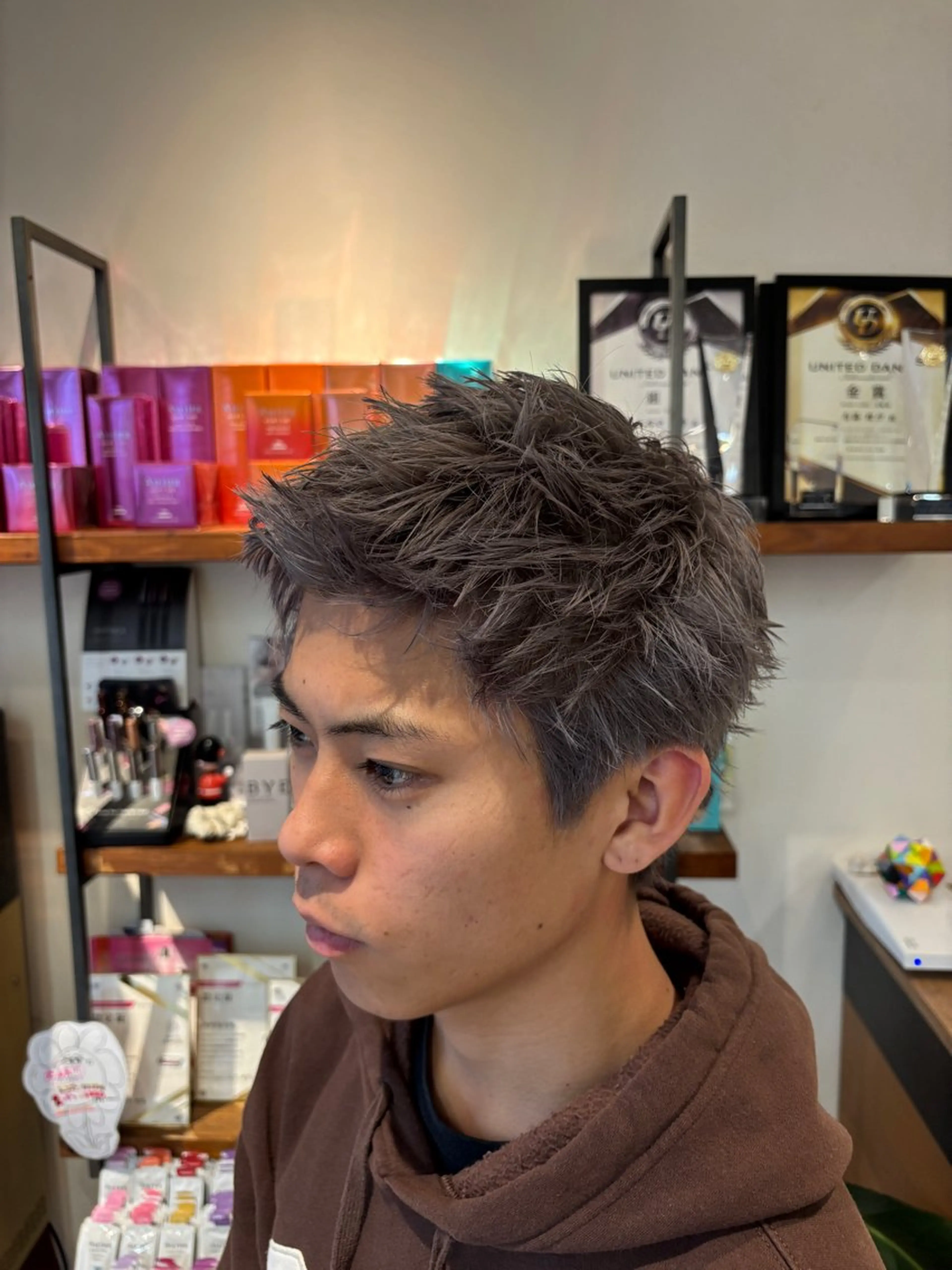 ショート メンズ カット ヘアカラー 洛樹 /フェード/ ハイライト/パーマのヘアスタイル