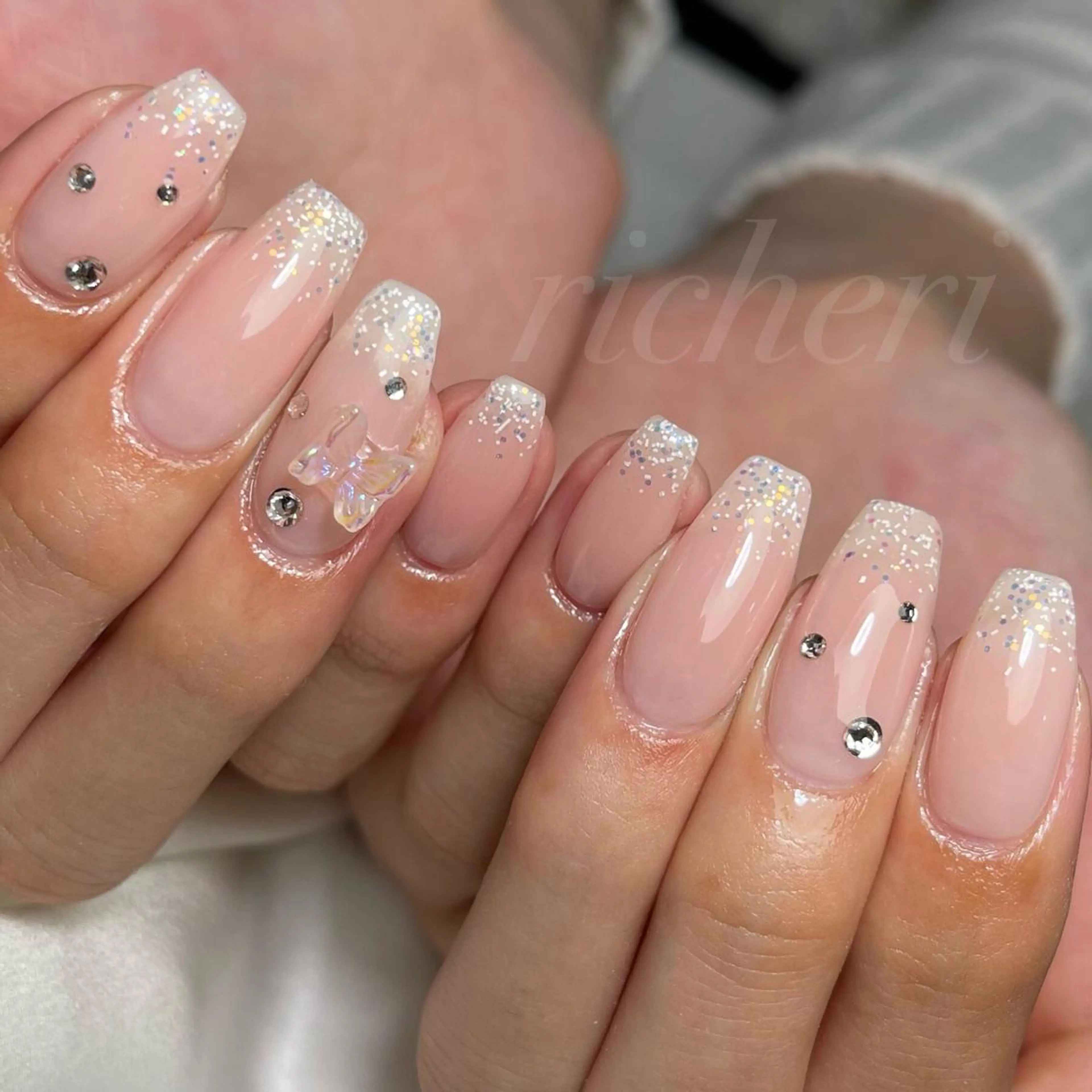 ミディアム ネイル ハンドネイル richeri beautyのエステ・リラクイメージ