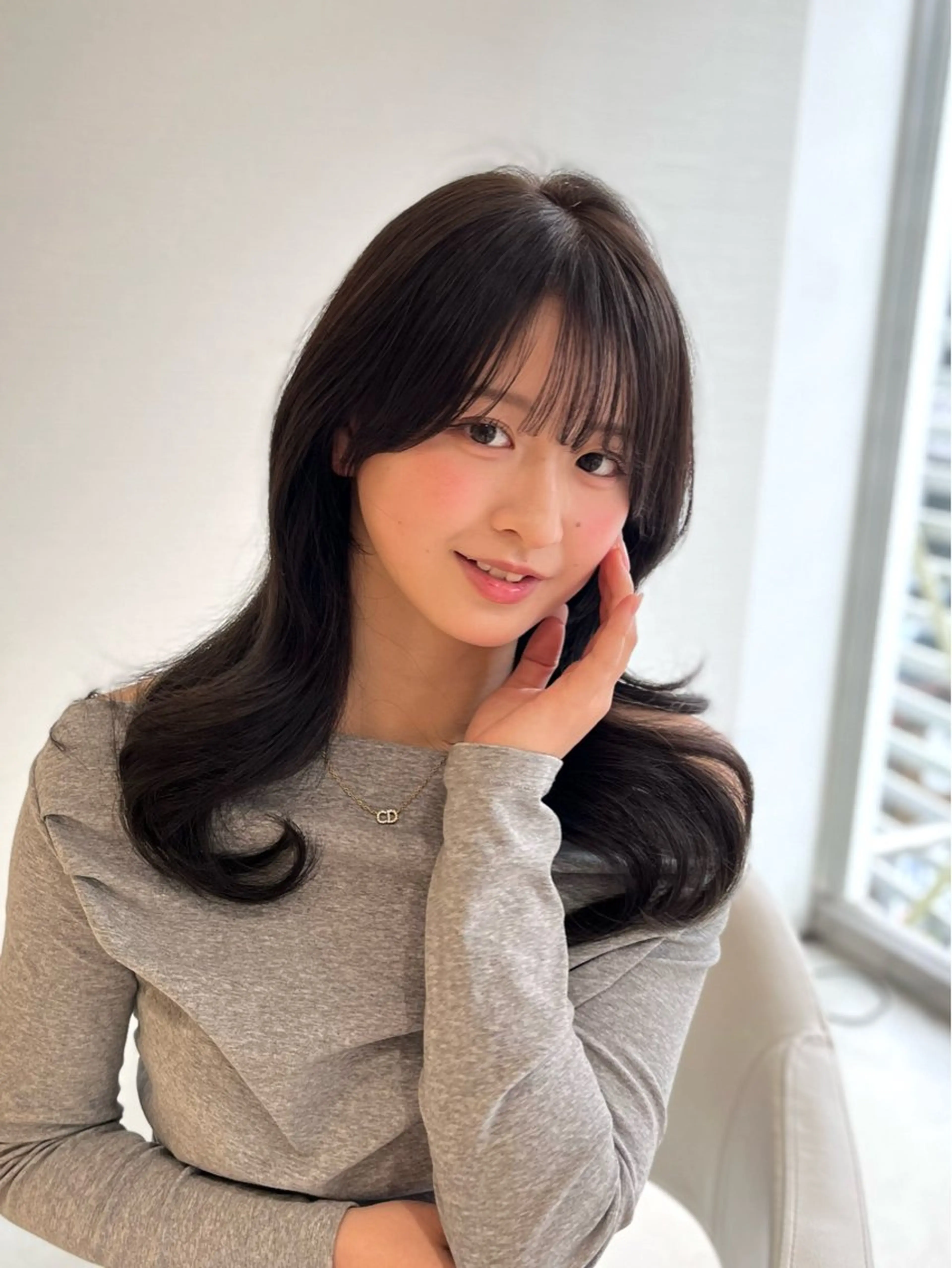 セミロング トリートメント カット ヘアカラー トリートメント ♥️透明感×抜け感 ベージュ/佑珠♥️のヘアスタイル