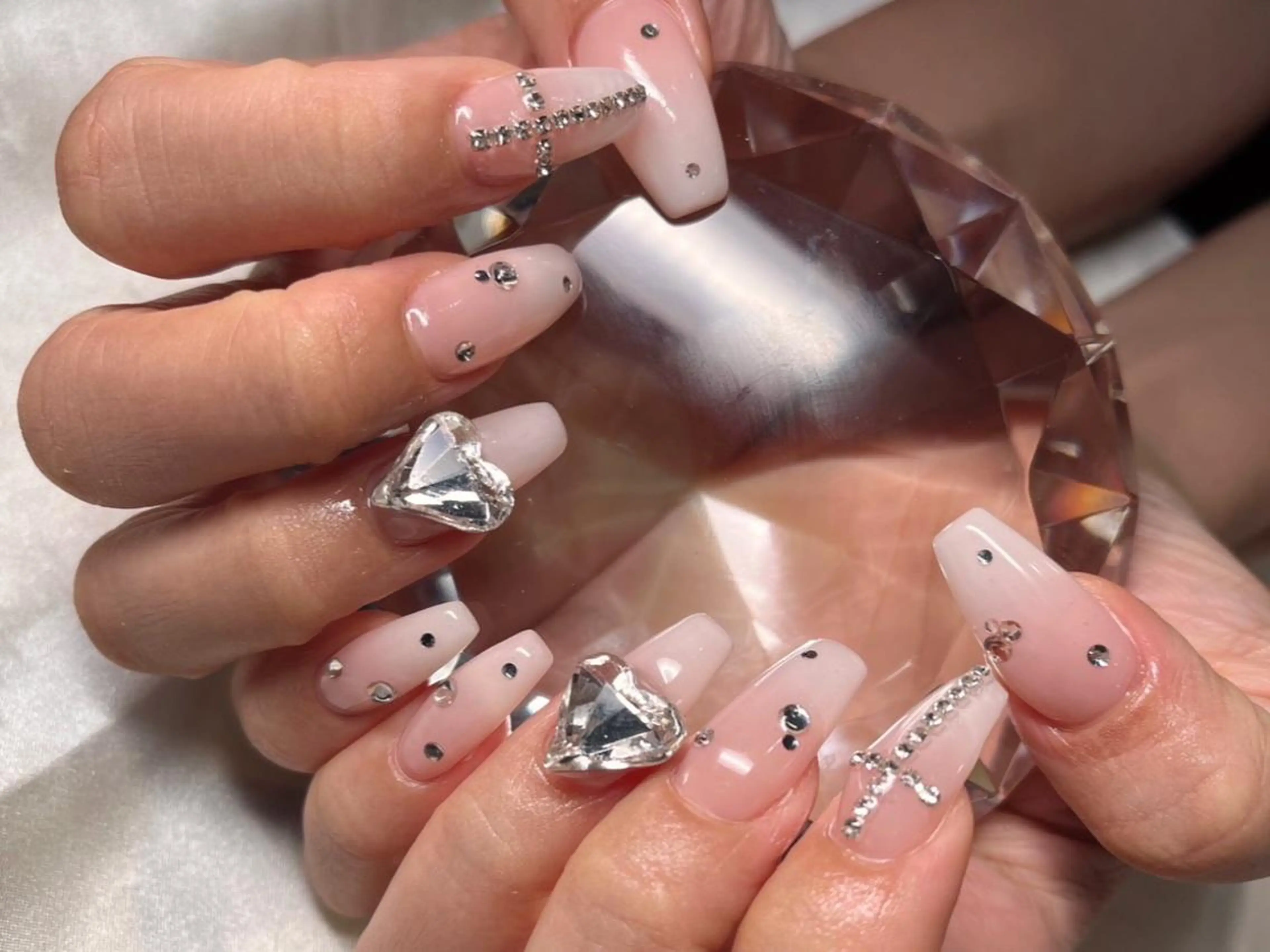 ネイル マツエク・マツパ アイブロウ 眉カラー 韓国風マツエク パリジェンヌラッシュリフト まつげパーマ ワンホンマツエク ハンドネイル Nail&eye Belire 新宿のネイルデザイン