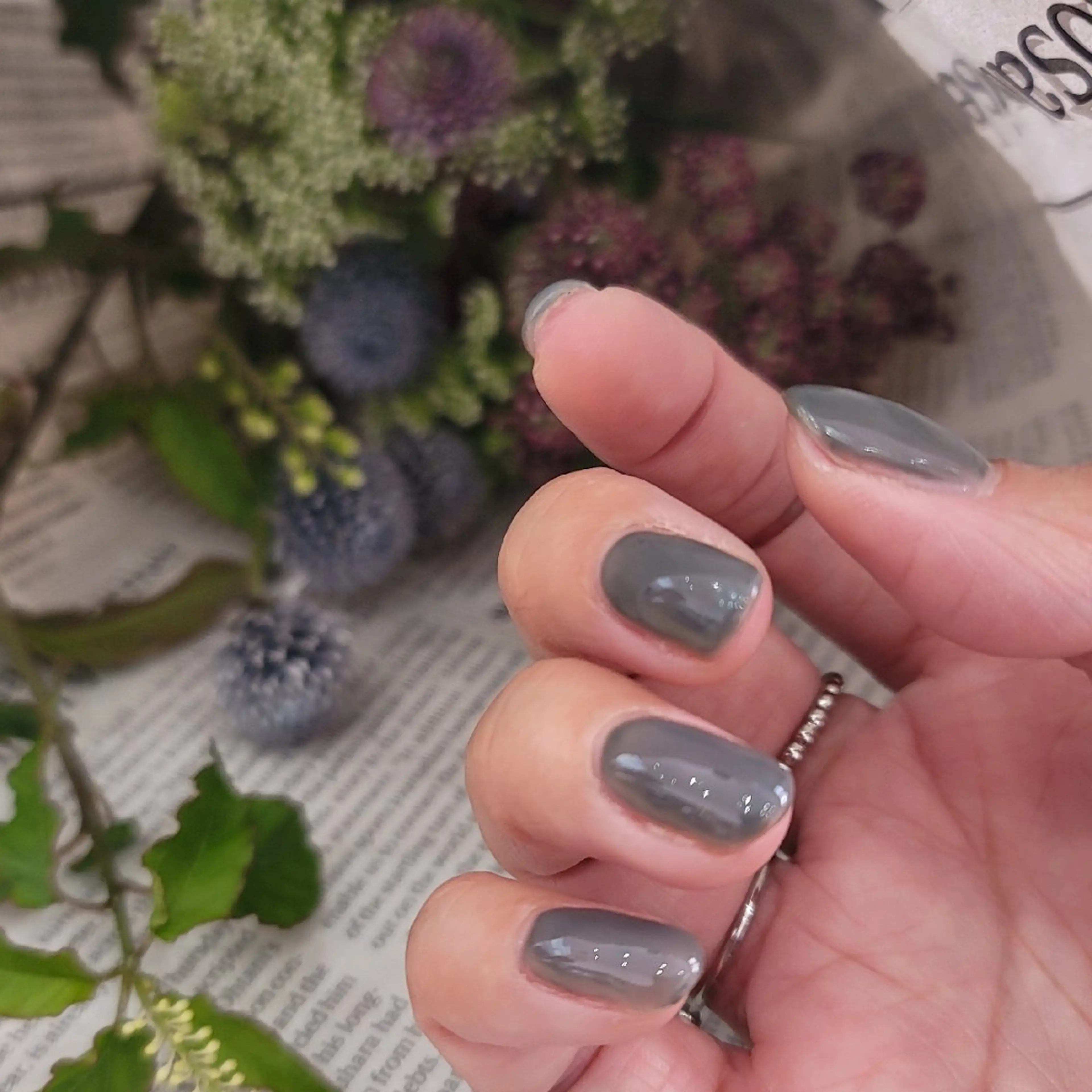 ネイル シルバー 🌲🌳🚪iiit o🌲🌳🌲のネイルデザイン