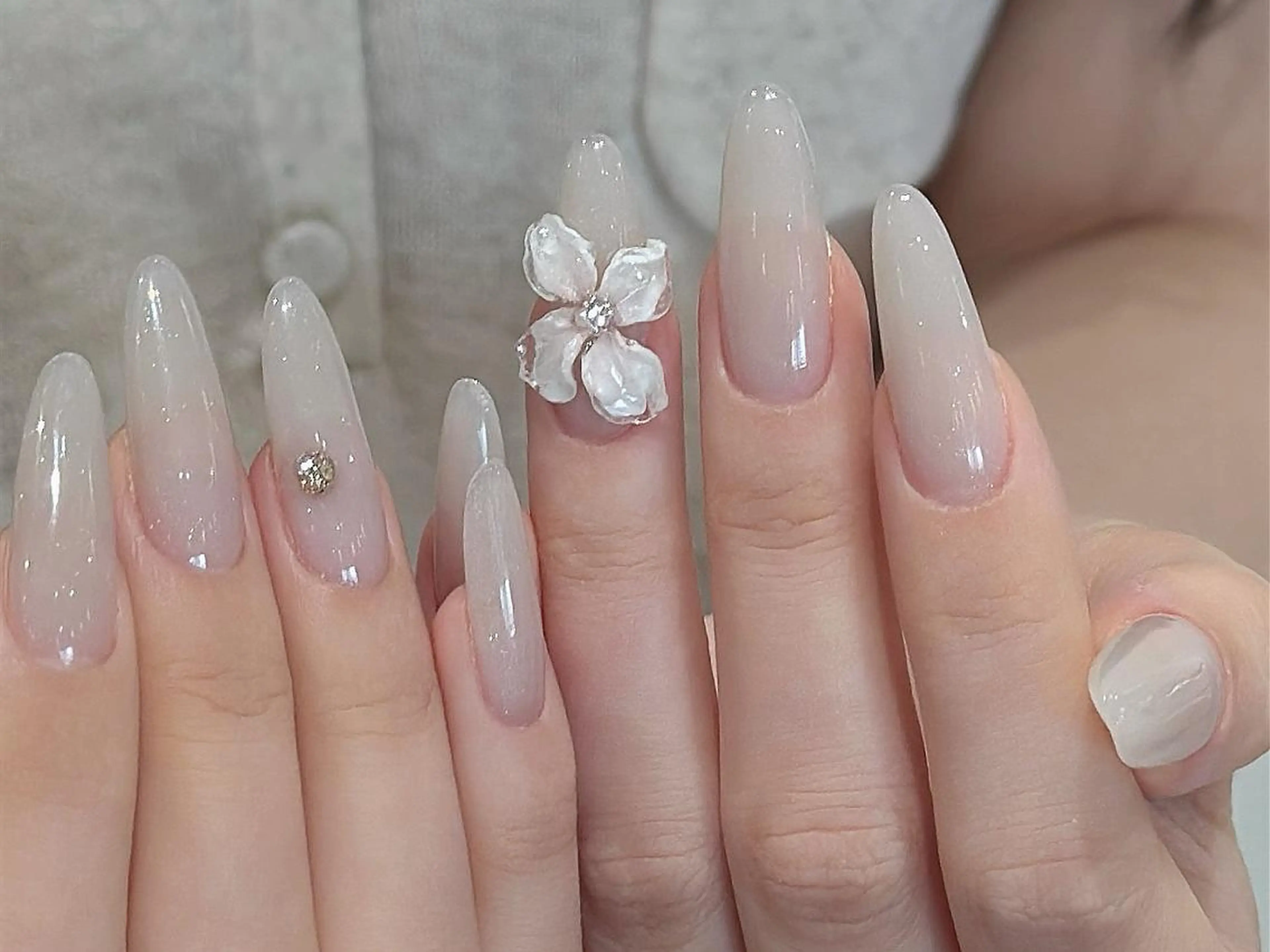 ネイル カジュアル ロングネイル ワンカラーネイル ネイルチップ ホワイト ハンドネイル TinaNail 池袋店のネイルデザイン