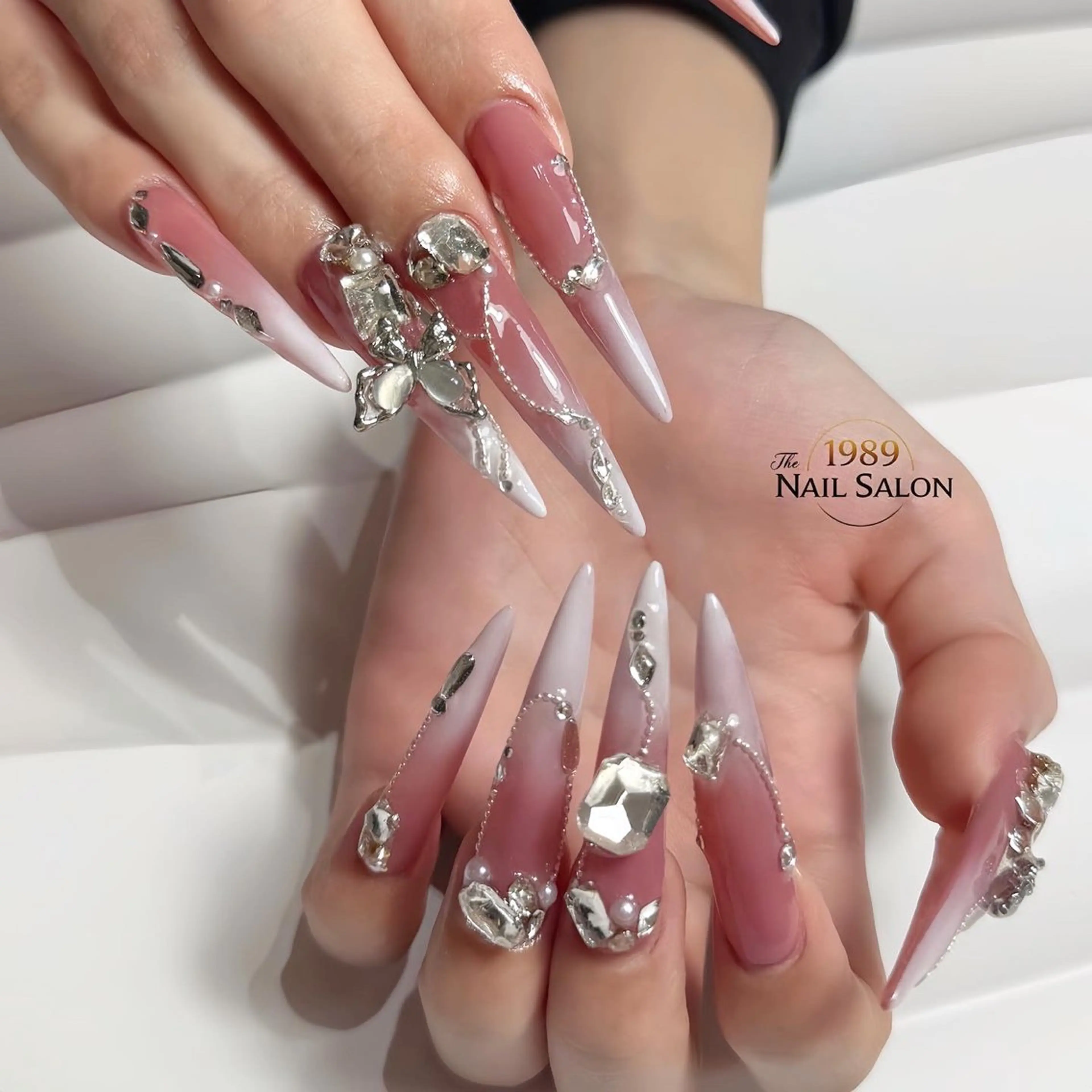 ネイル ロングネイル スーパーロングネイル ハンドネイル The 1989 Nail Salonのネイルデザイン