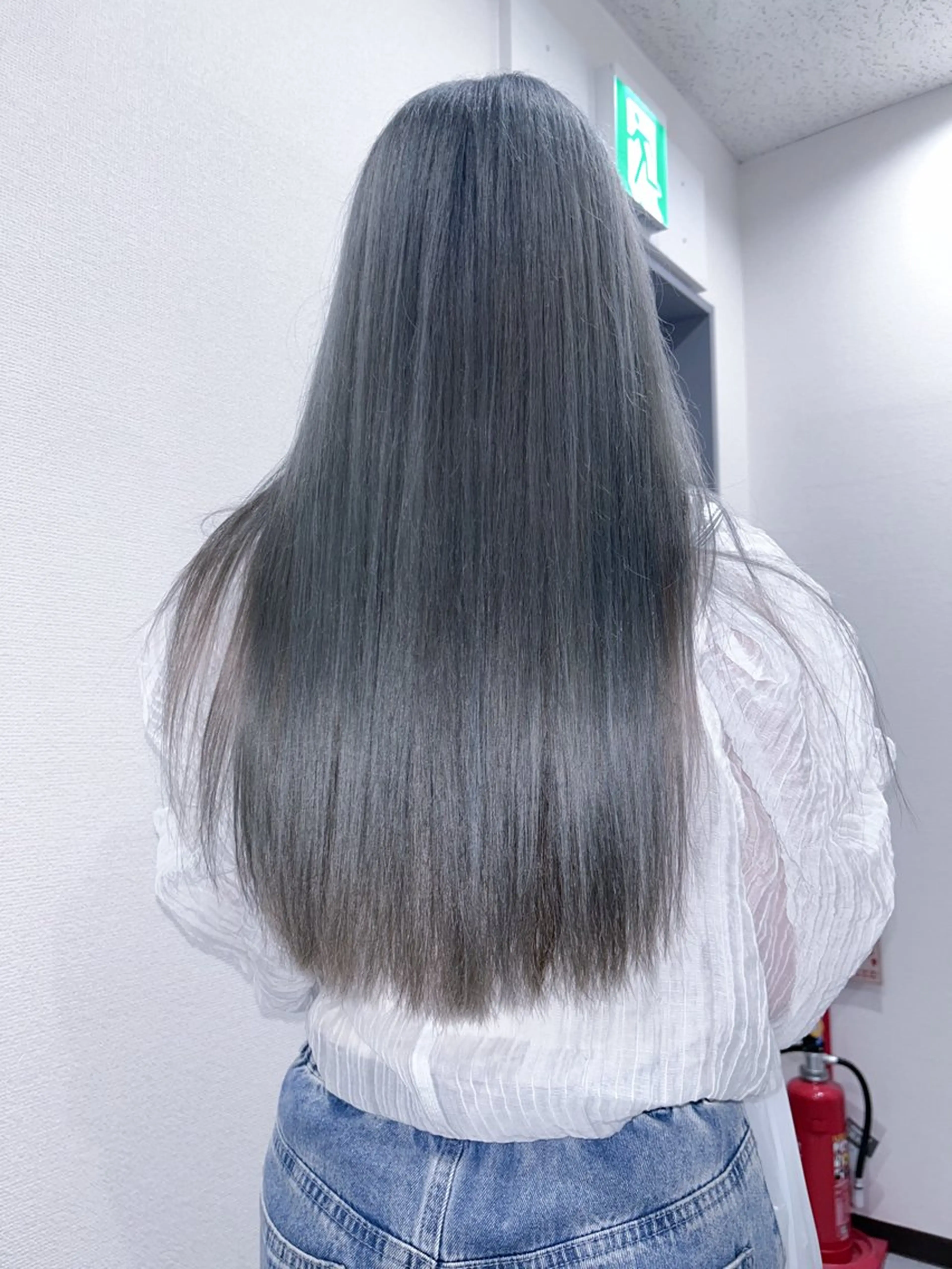 カラー シルバー SALOWIN 新宿三丁目me+所属・レイヤー/ボブ/ パーマ/HARUKAのヘアスタイル