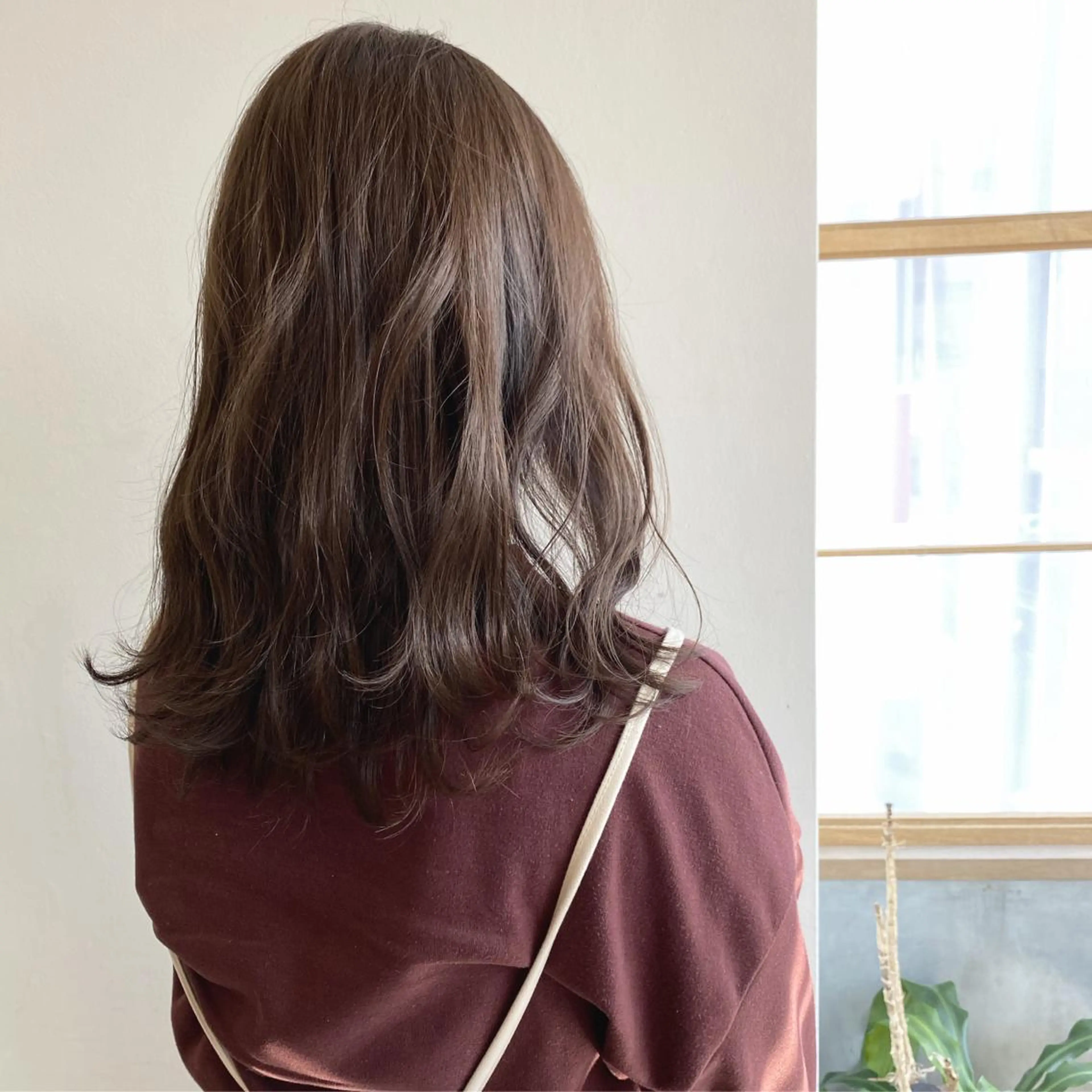 ミディアム カラー ベージュカラー ブリーチ ミルクティーベージュ ブリーチなしカラー 上村 良一のヘアスタイル