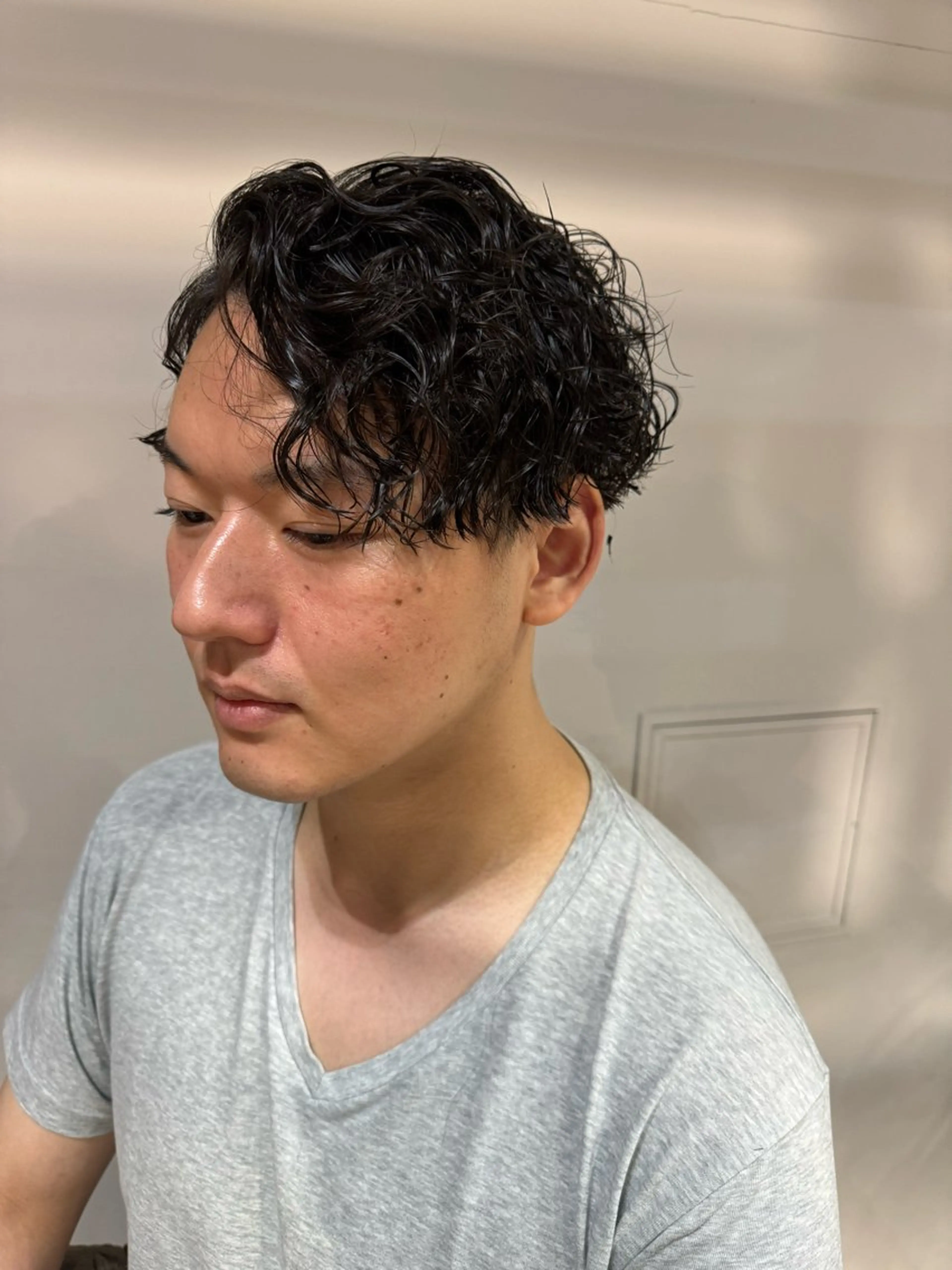 ミディアム パーマ メンズ カット パーマ トリートメント 似合う髪型が 分からない方へのヘアスタイル