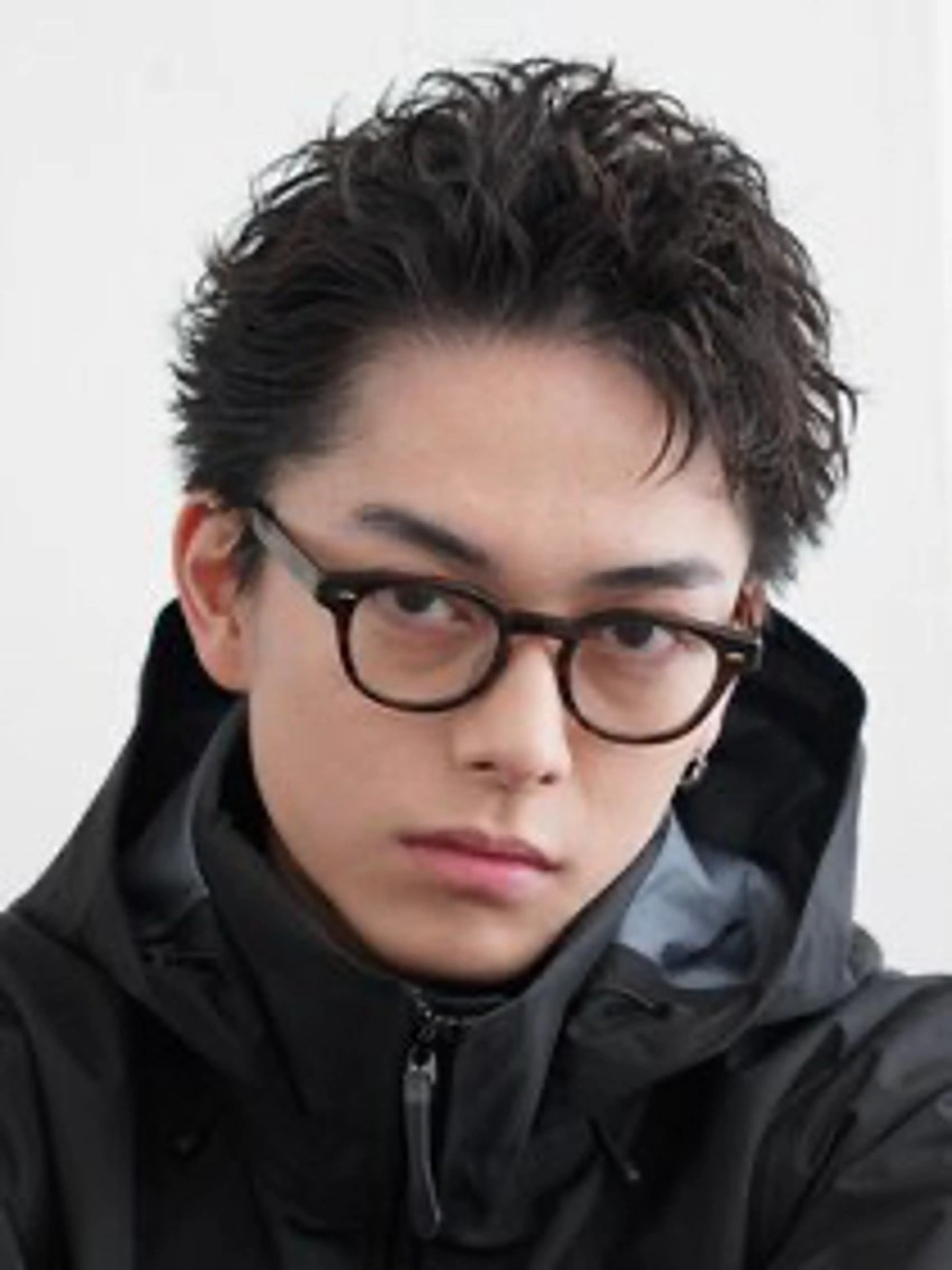 ショート パーマ メンズ フェザーパーマ メンズパーマ ショートヘア カット パーマ パーマ特化🔥 ワタベリョウマのヘアスタイル