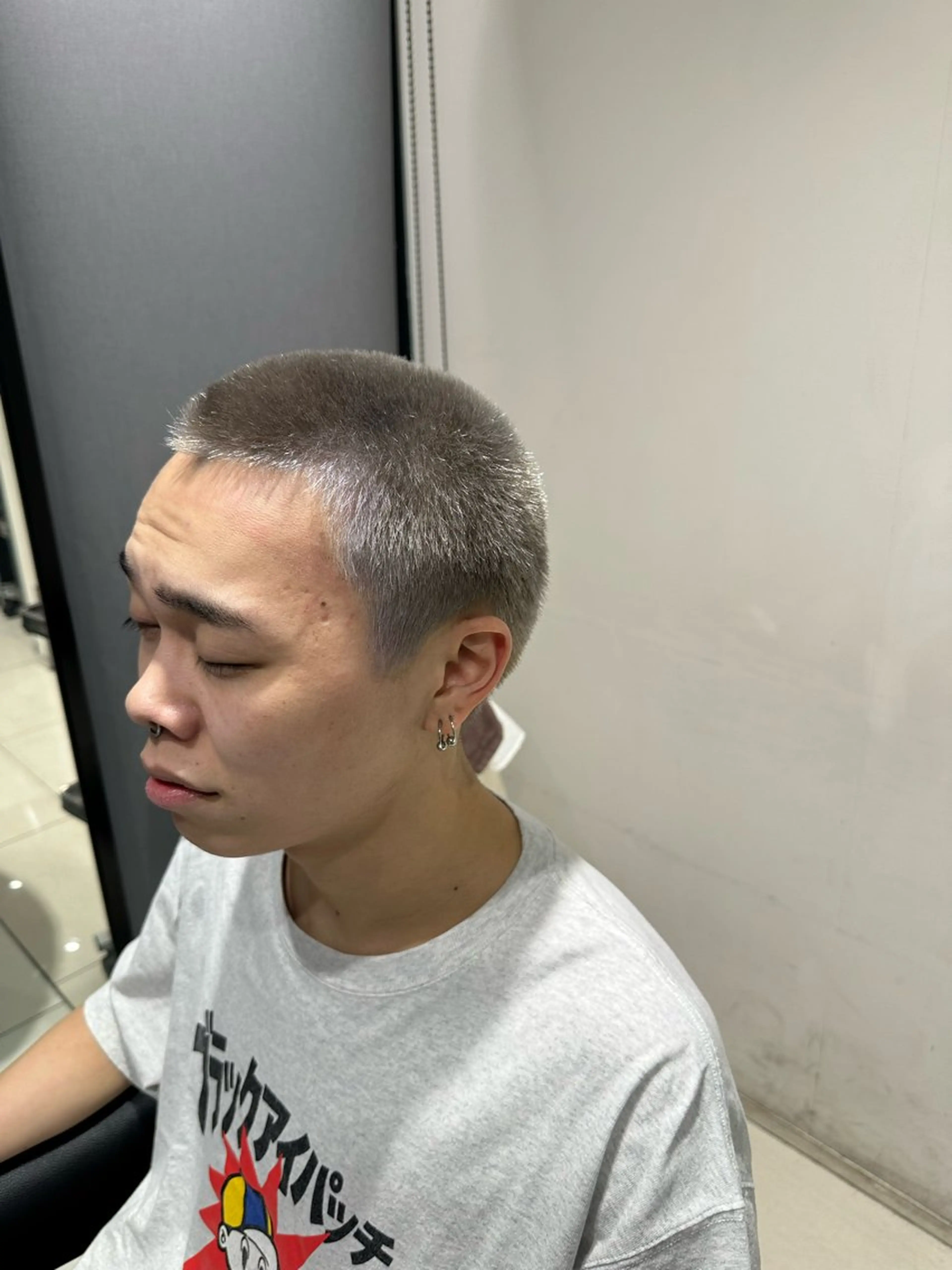 カラー メンズ メンズブリーチ ブリーチ シルバー ヘアカラー メンズ特化美容師💠 / 関内 / レンのヘアスタイル