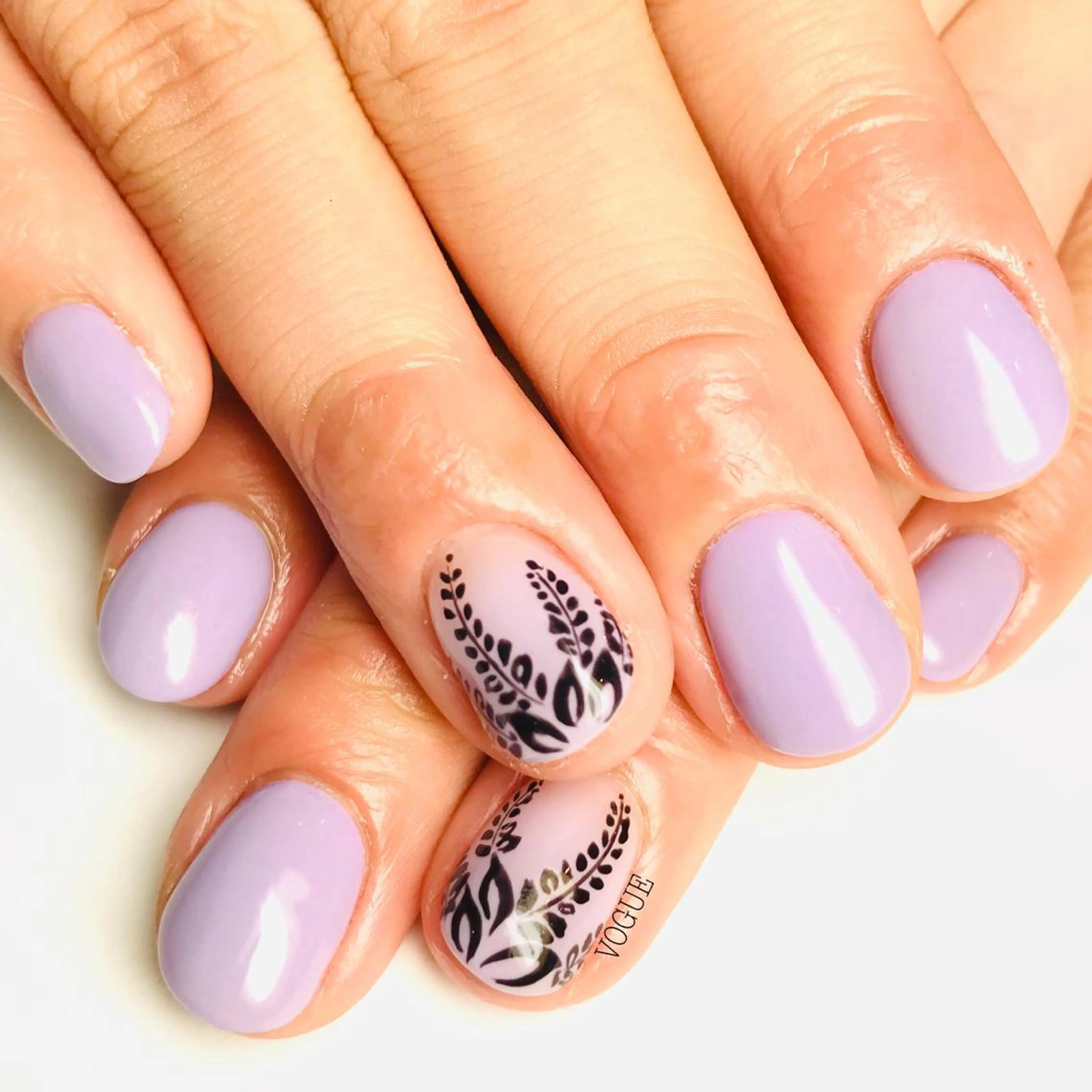 ネイル ワンカラーネイル ハンドネイル VOGUE ×SWANのネイルデザイン