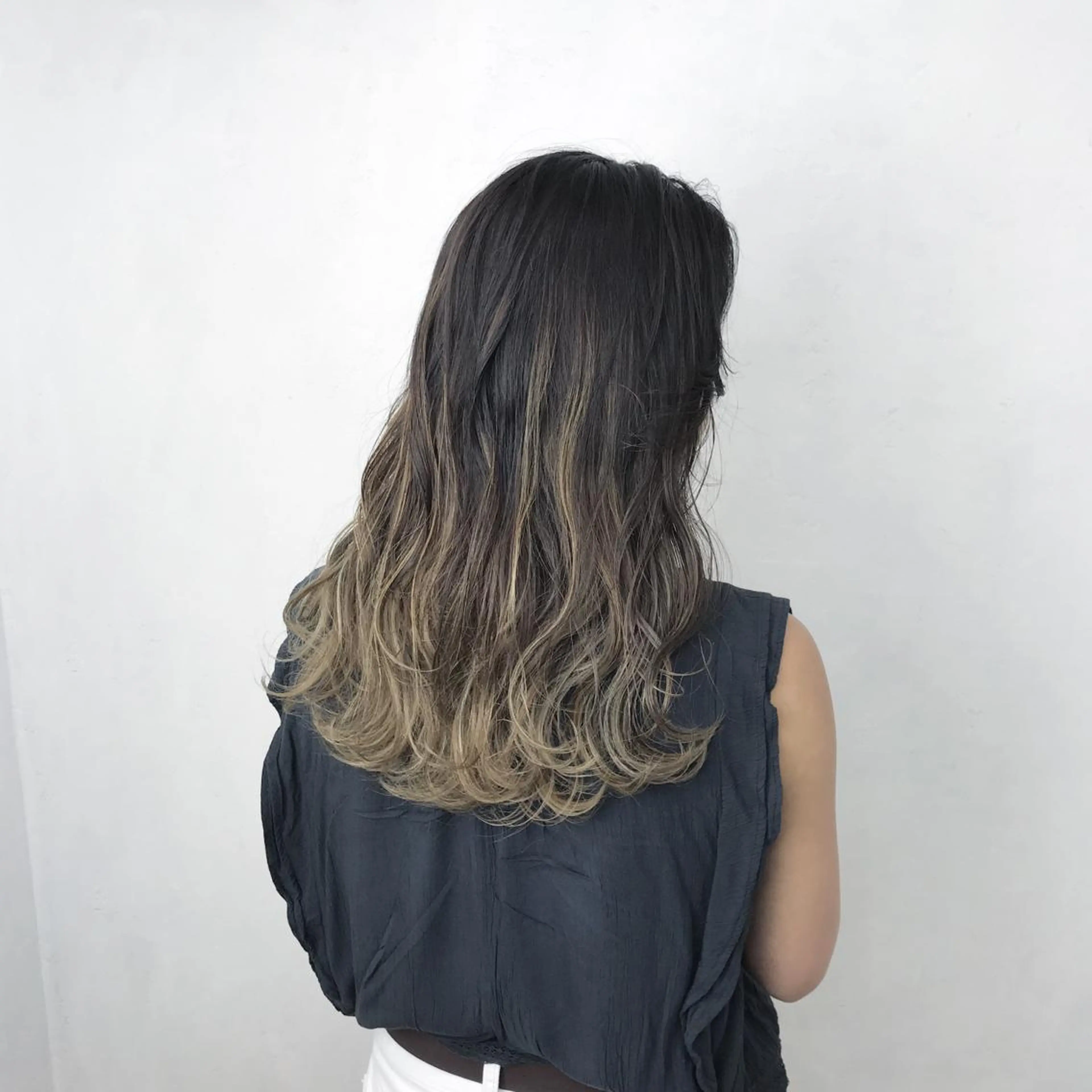 ロング カラー グレージュ ハイライトカラー ハイライト ヘアカラー TATSUYA アートディレクターのヘアスタイル