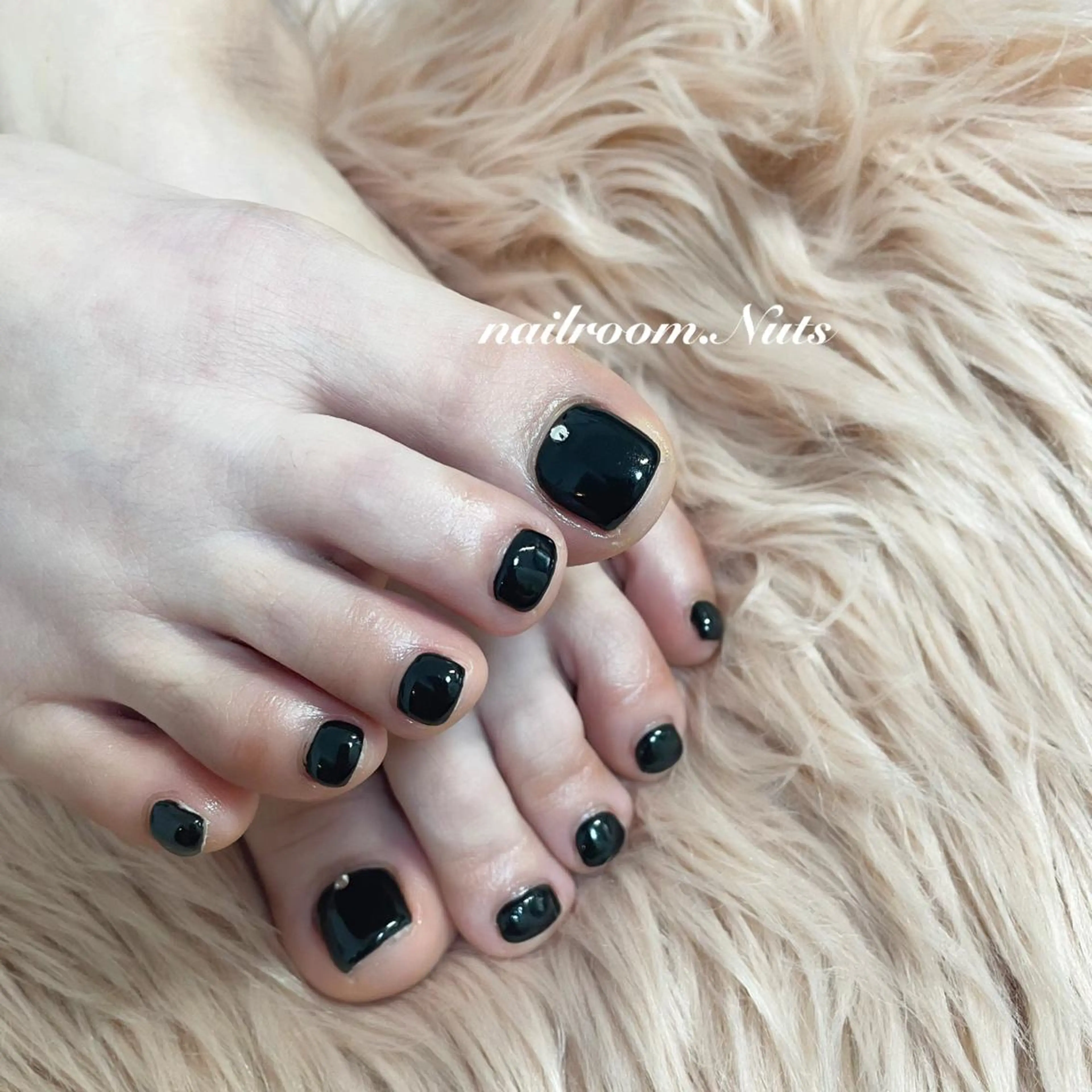 ネイル ストーンネイル フットネイル nailsalon Nutsのネイルデザイン