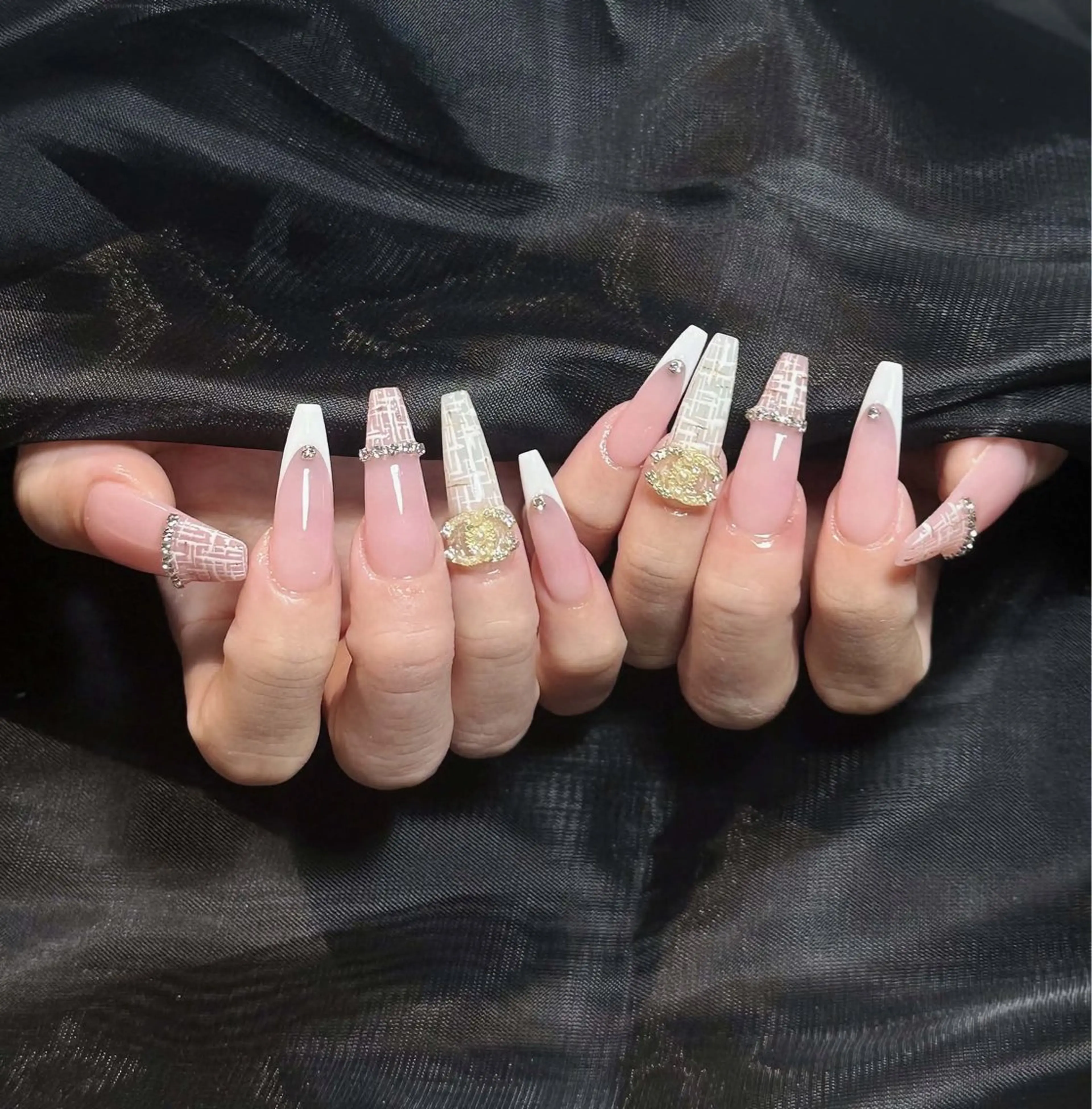 ネイル オーロラネイル チークネイル フットネイル フレンチネイル ジェルネイル ハンドネイル Havi Nailsのネイルデザイン