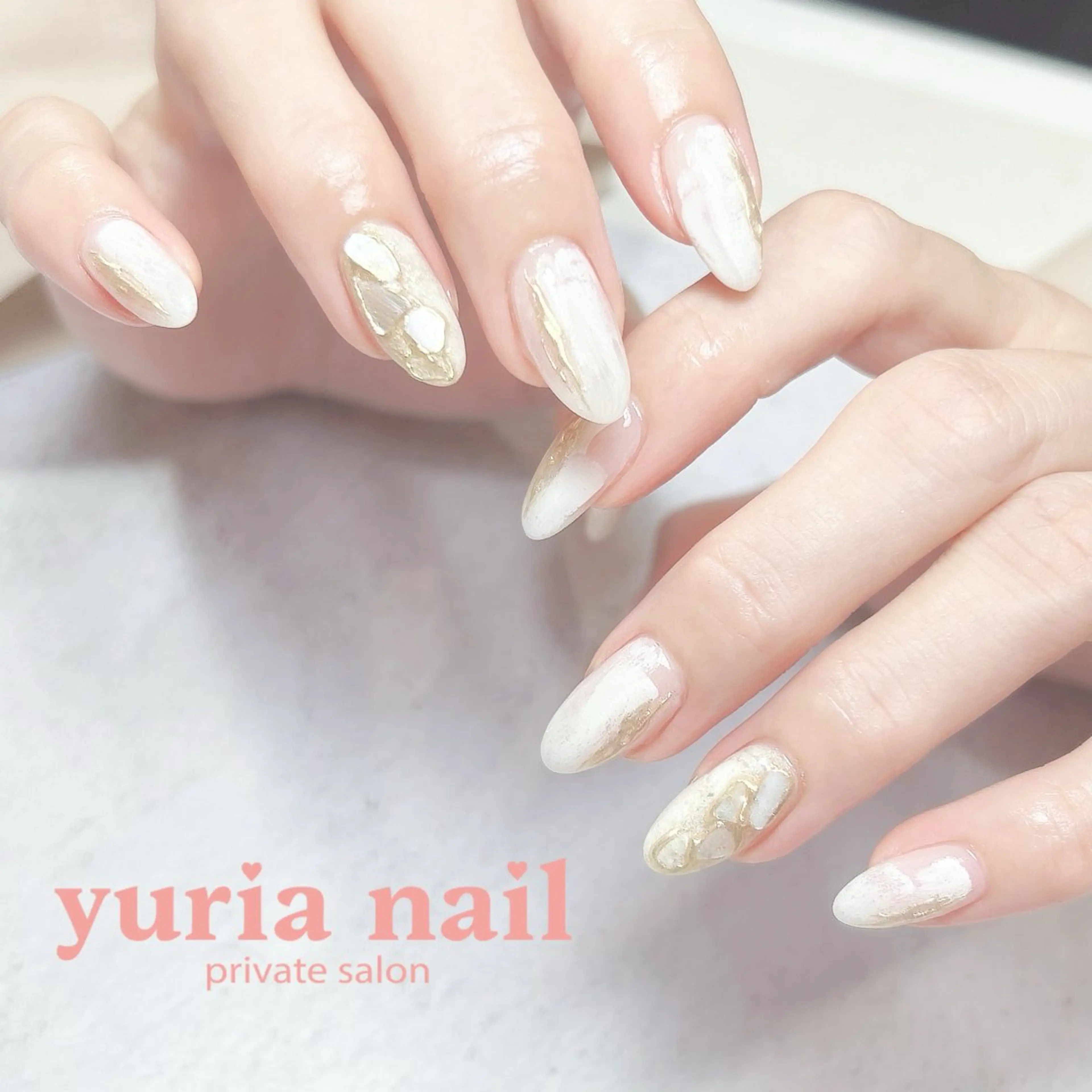 ネイル ジェルネイル ニュアンスネイル ホワイト ハンドネイル 小林 ゆりあのネイルデザイン