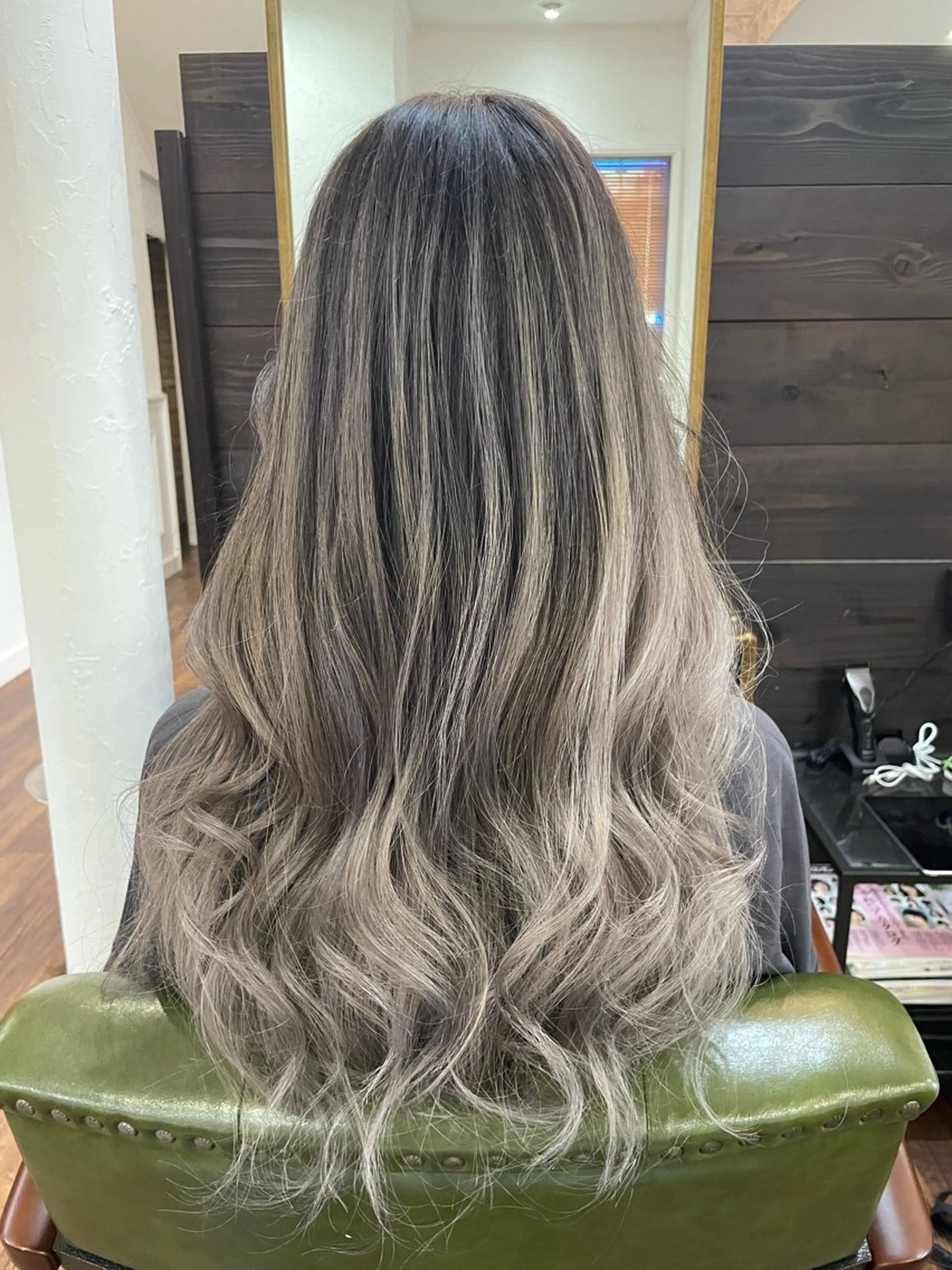 ロング ヘアカラー 下林 雅明のヘアスタイル