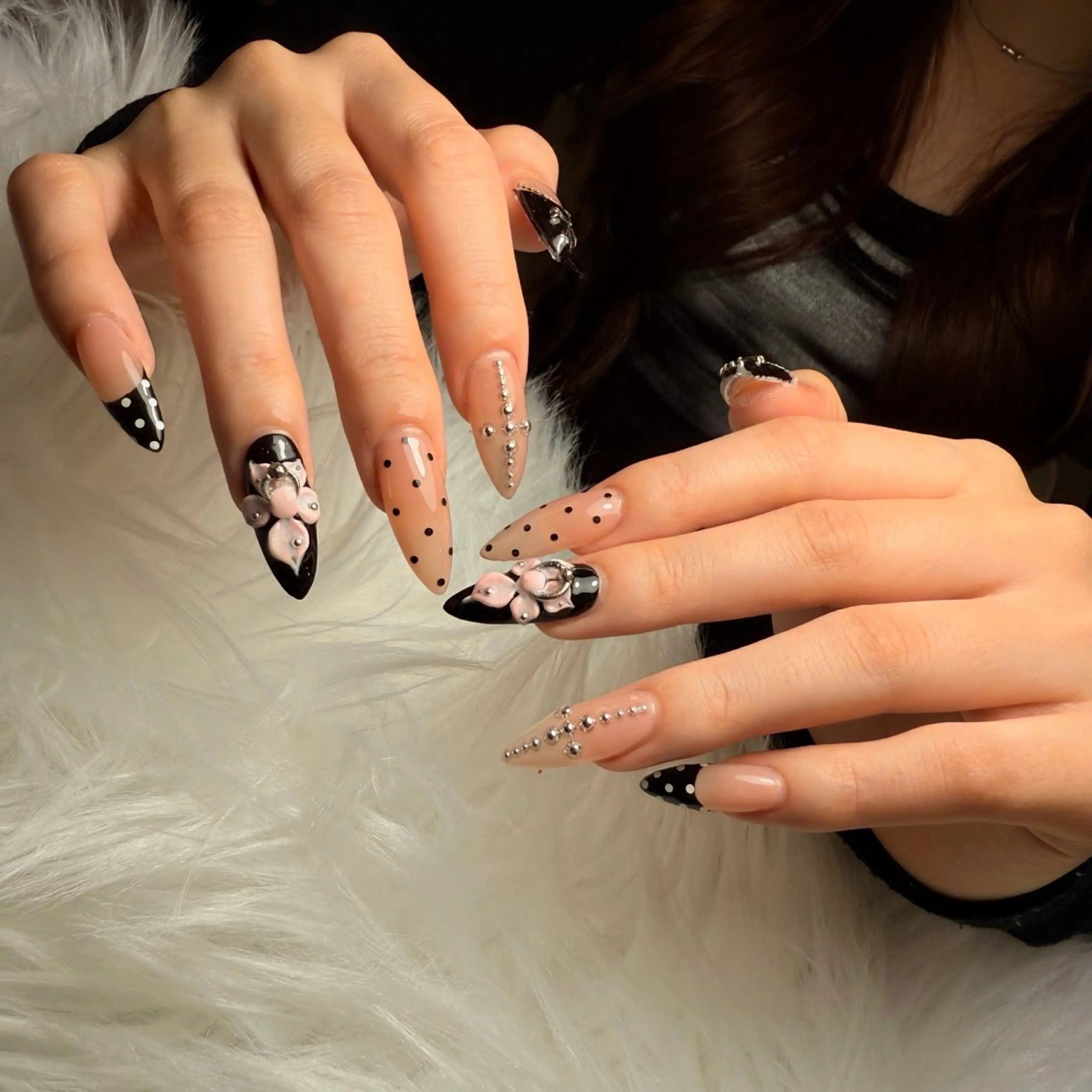 ネイル アニマル柄 オーロラネイル チークネイル フラッシュネイル ジェルネイル ハンドネイル Lyna 池袋のネイルデザイン