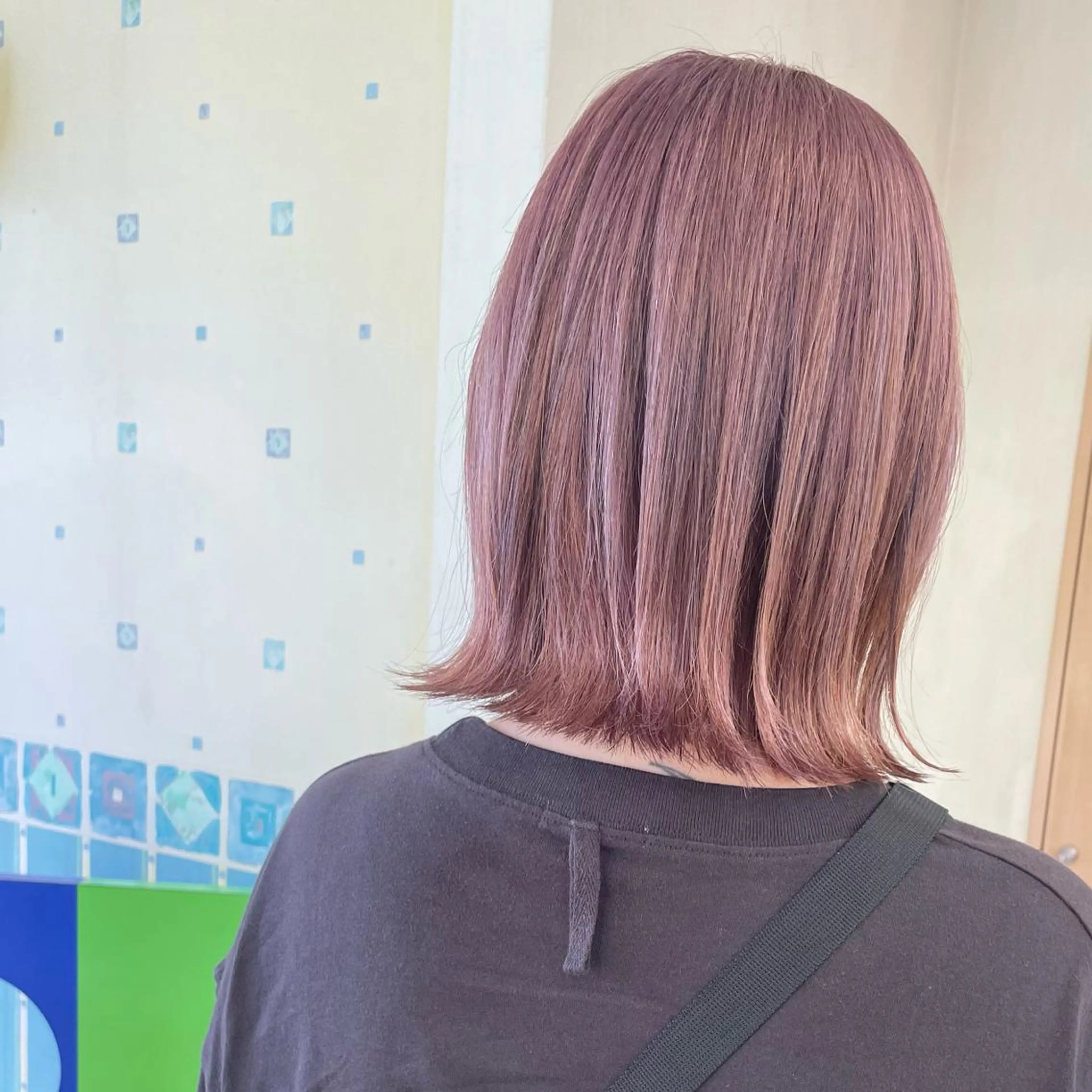 ミディアム カラー ピンクカラー ボブ yui .のヘアスタイル