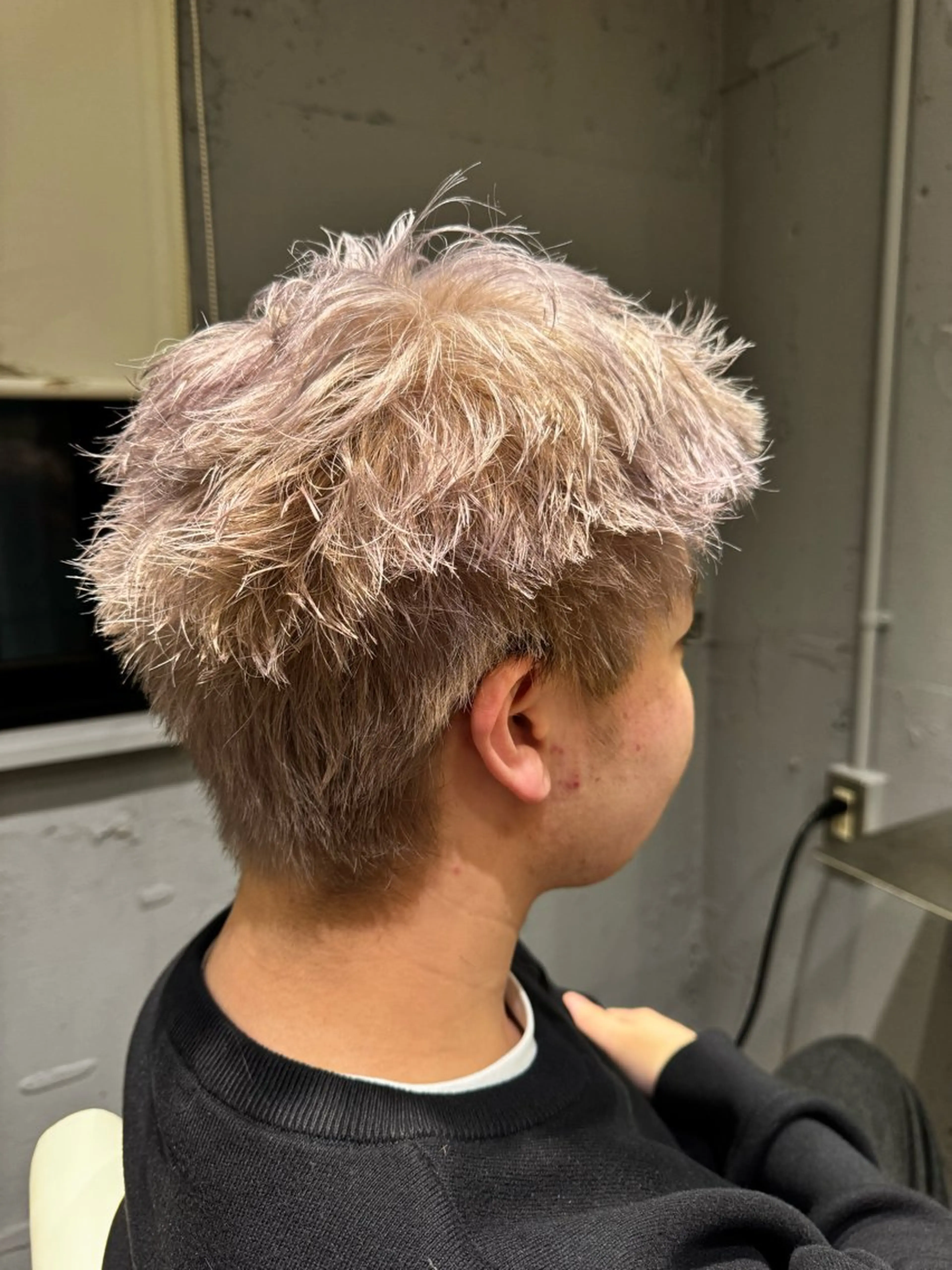 ショート カラー メンズ メンズハイトーン スパイキーショート ハイトーンカラー ショートヘア 新井 有真のヘアスタイル