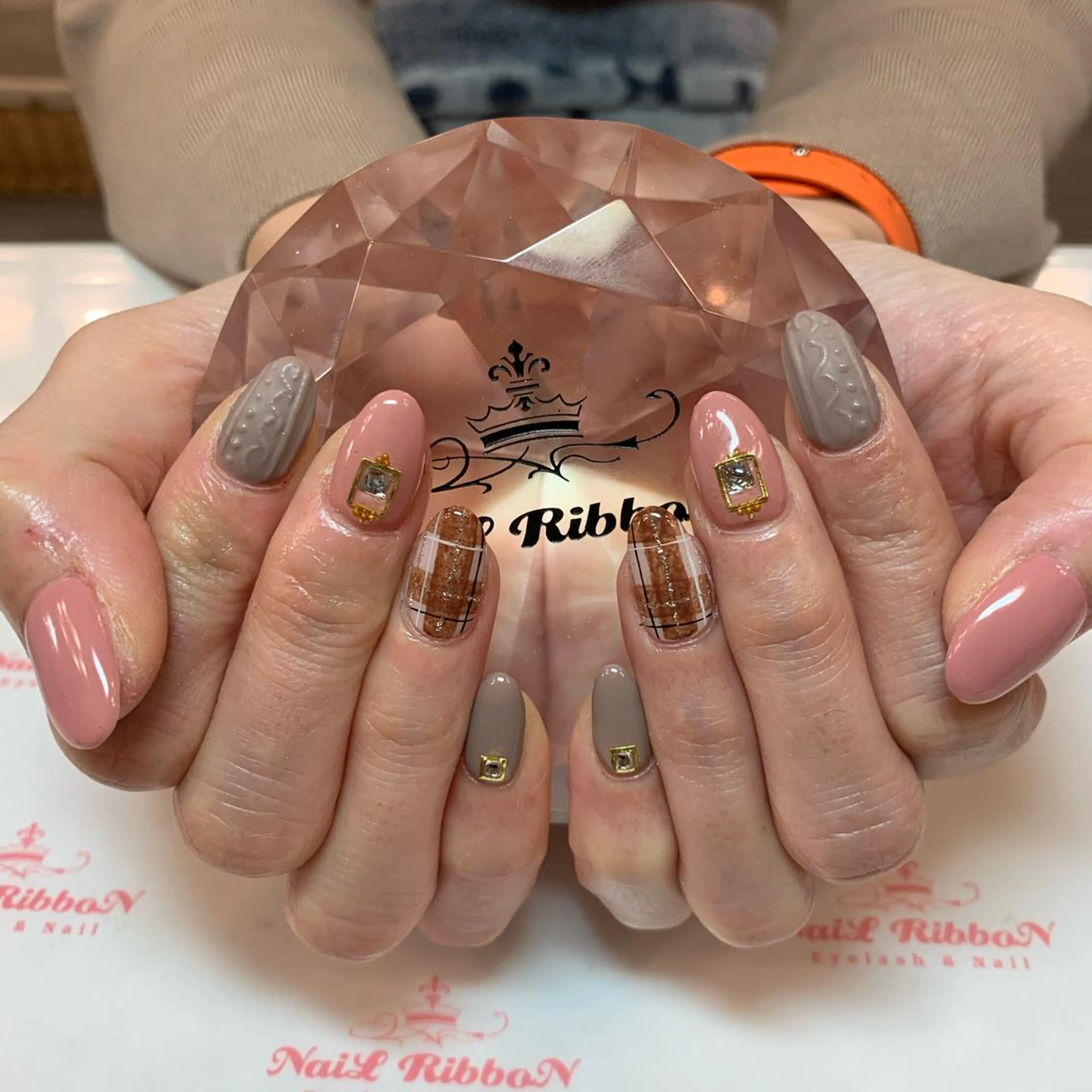 ネイル ネイルリボン 受付スタッフのネイルデザイン