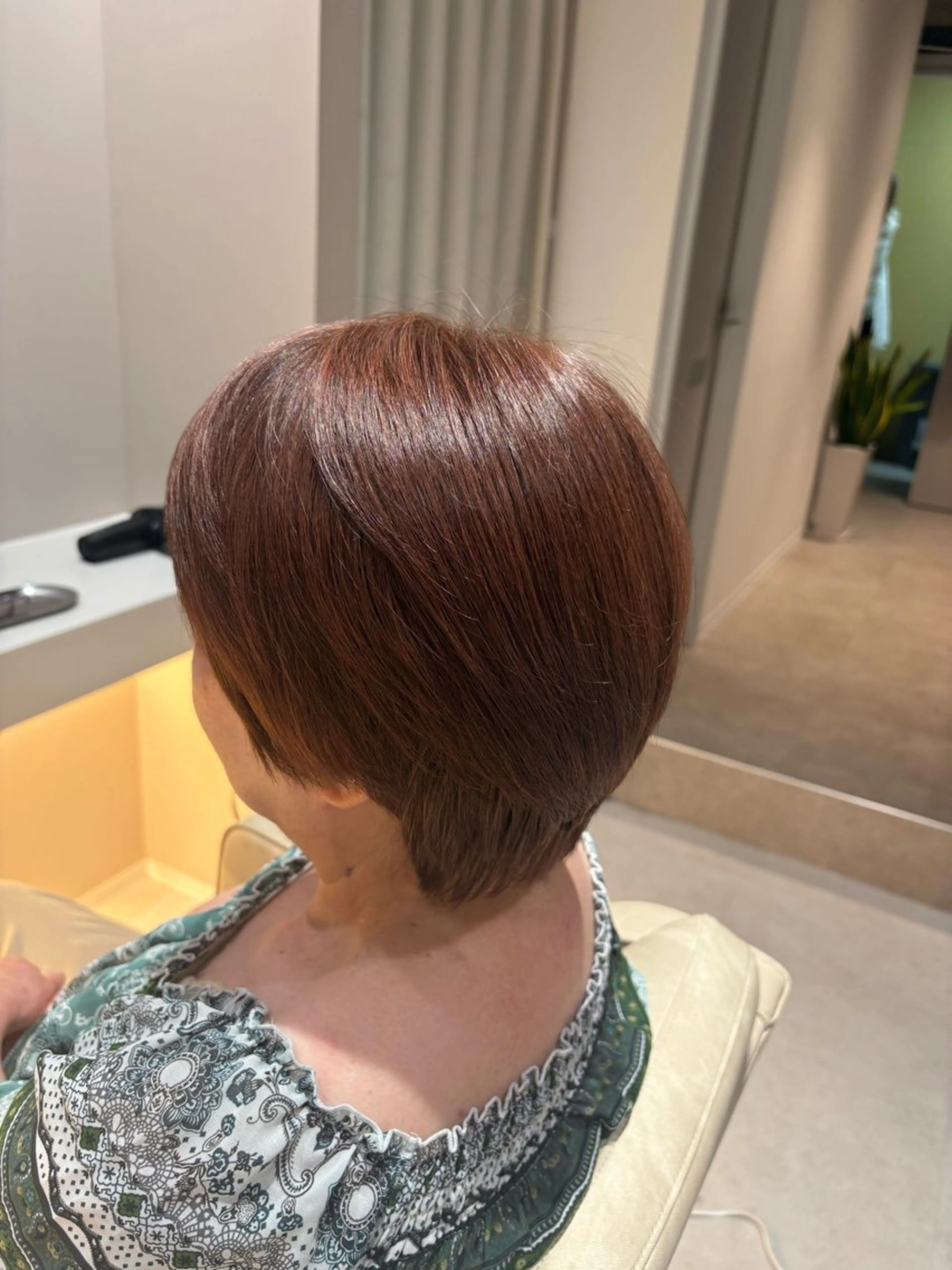 カラー ヘアカラー 🥨伊藤みやこ🥨 ショートカット🌈のヘアスタイル