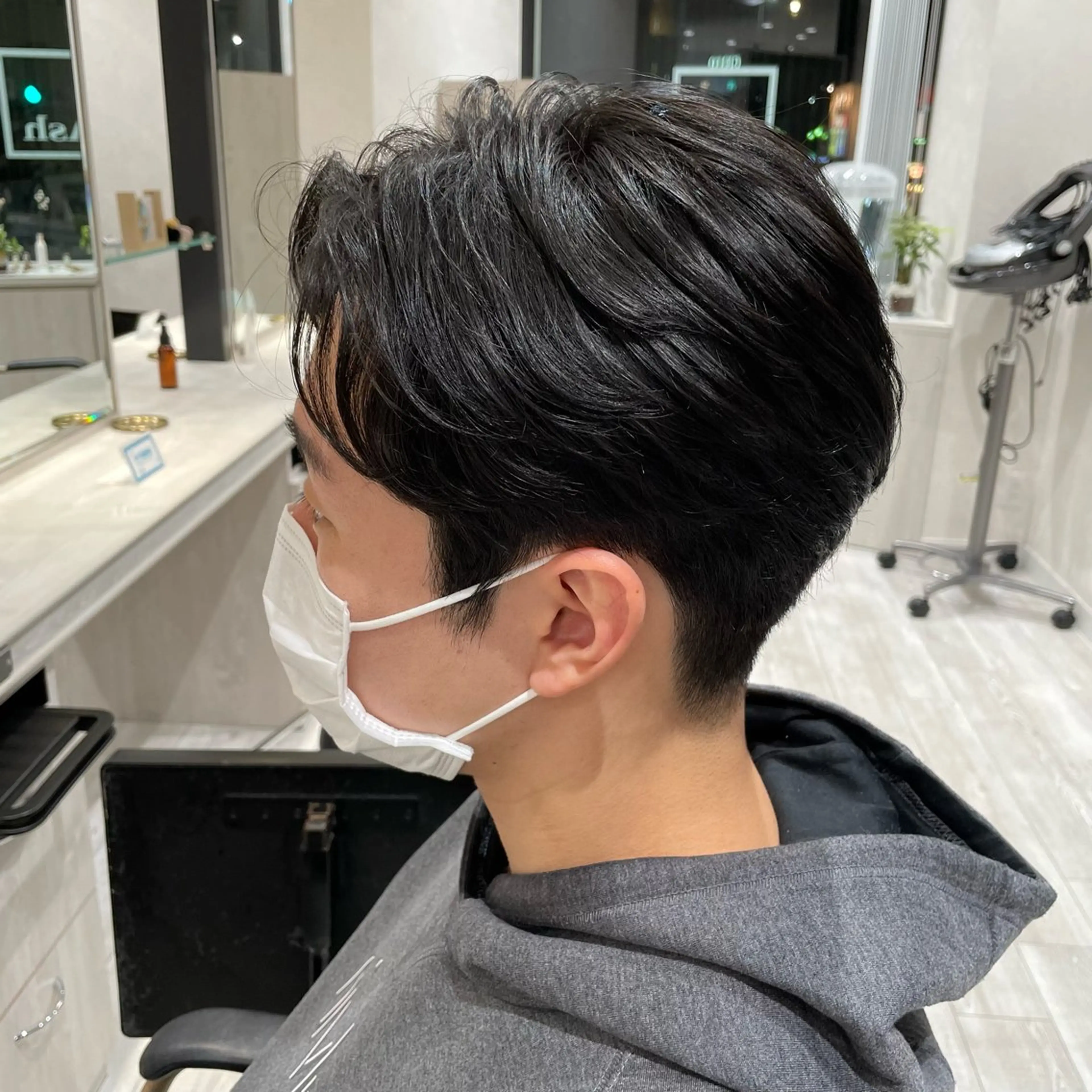 メンズ センターパート メンズ韓国風 井出 悠翔のヘアスタイル
