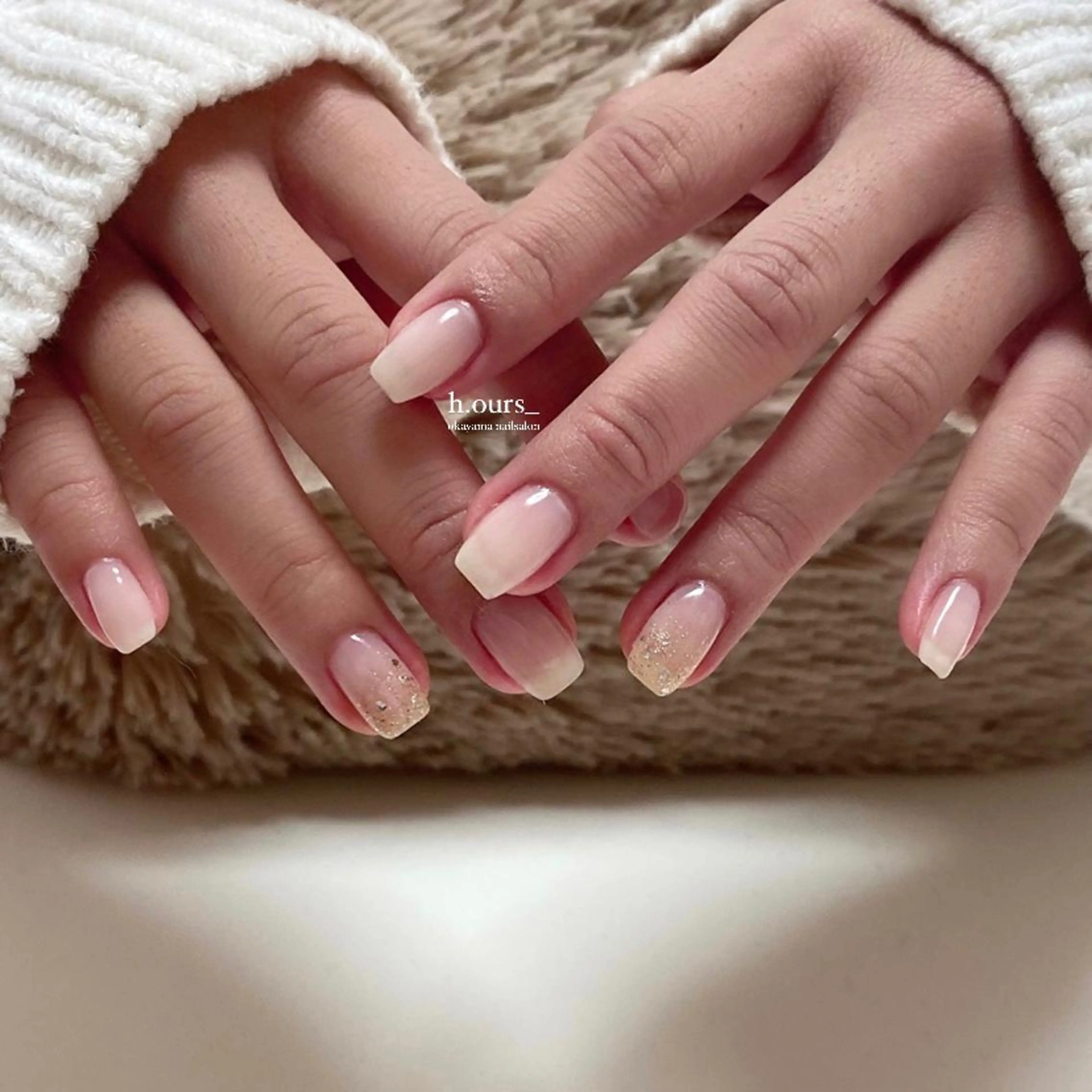 ネイル グラデーション ラメ(グリッター) ラメグラデーション オフィスネイル シンプルネイル h.ours _のネイルデザイン