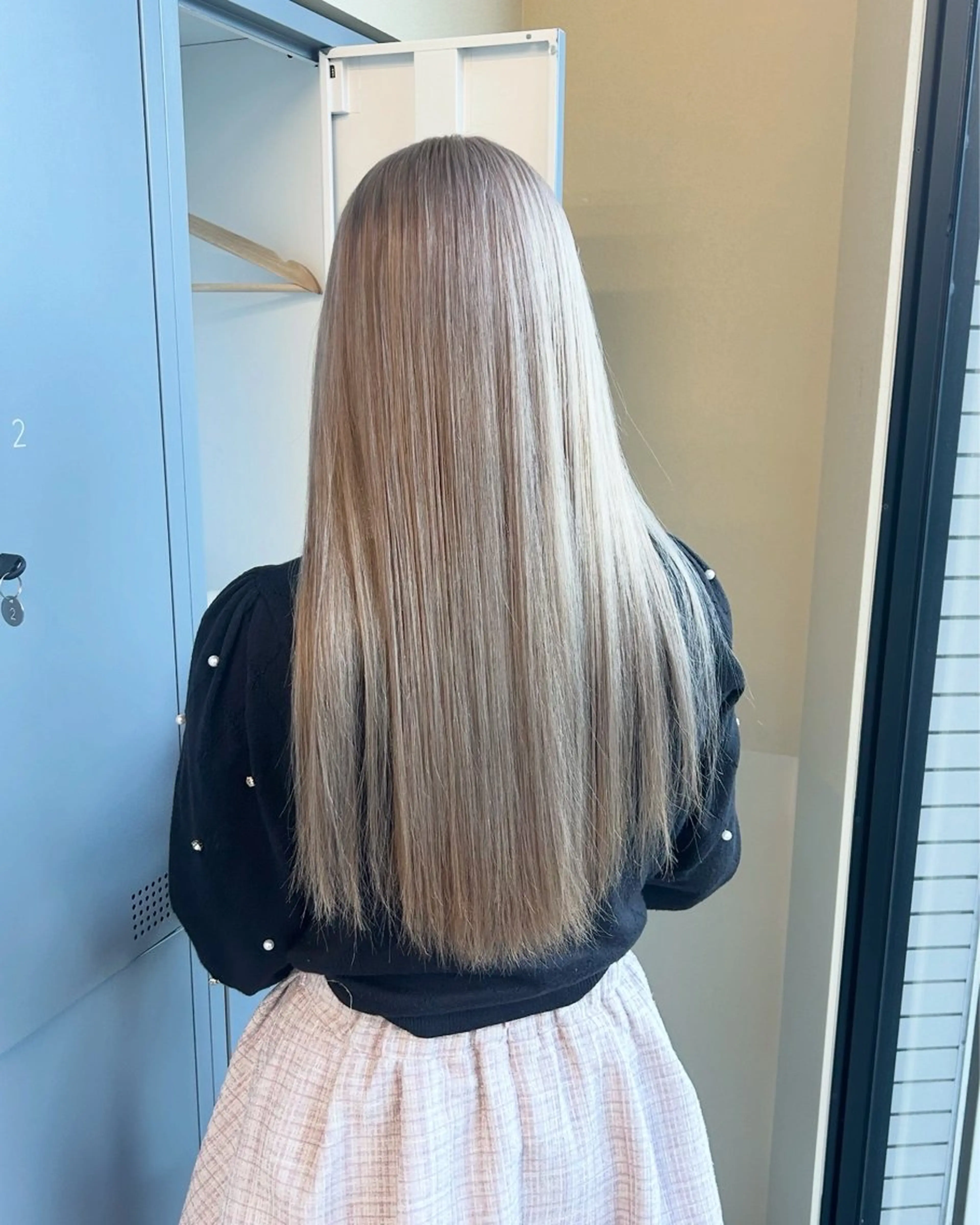 ロング カラー ヘアカラー トリートメント 寺澤 花梨のヘアスタイル